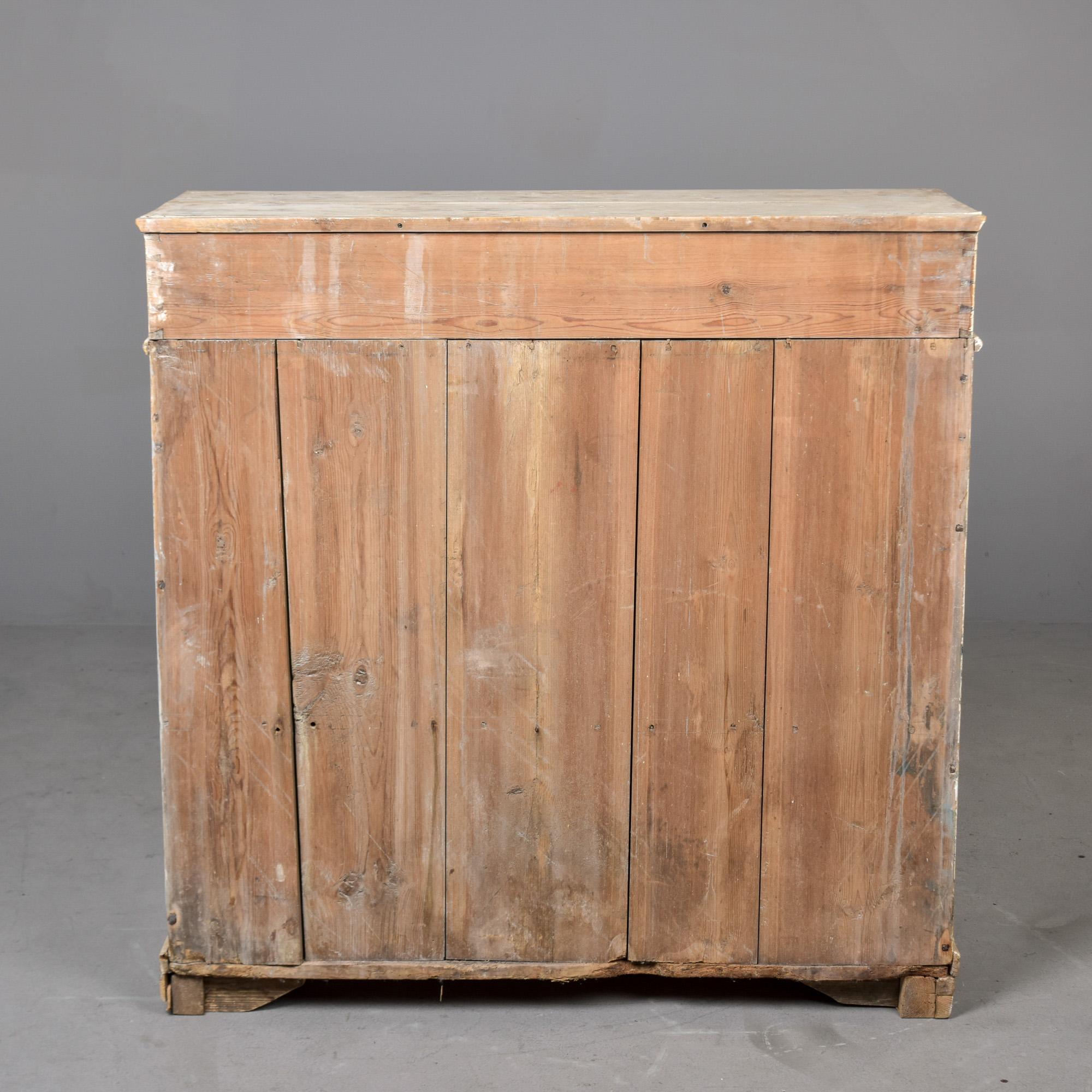 Credenza svedese in pino dipinto di bianco della fine del XIX secolo A.I.C. in vendita 5