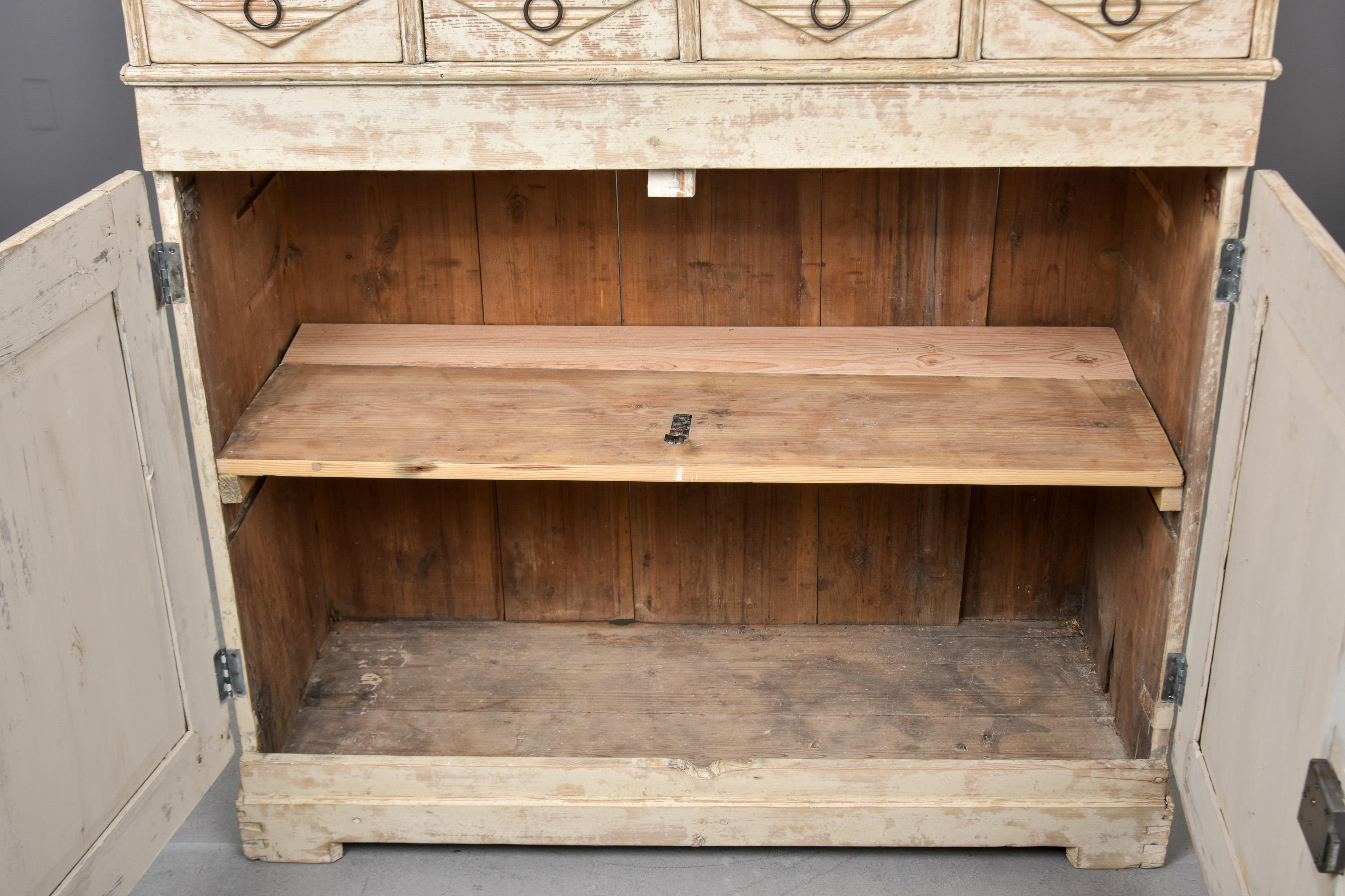 Credenza svedese in pino dipinto di bianco della fine del XIX secolo A.I.C. in vendita 1