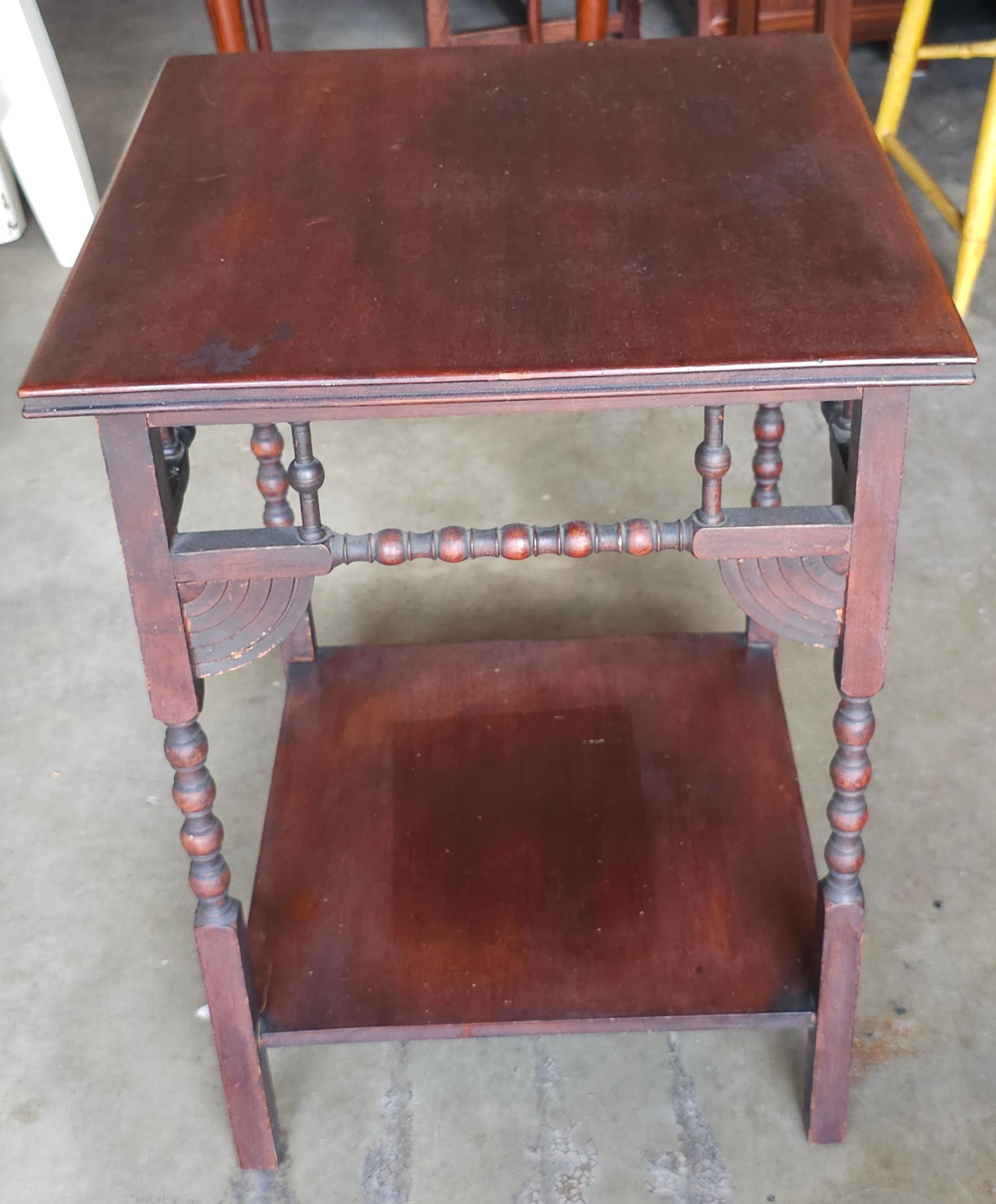 Fin C.C. Victorienne Mahogany & Walnut Square Side Table / Floor Candle Stand en vente 1
