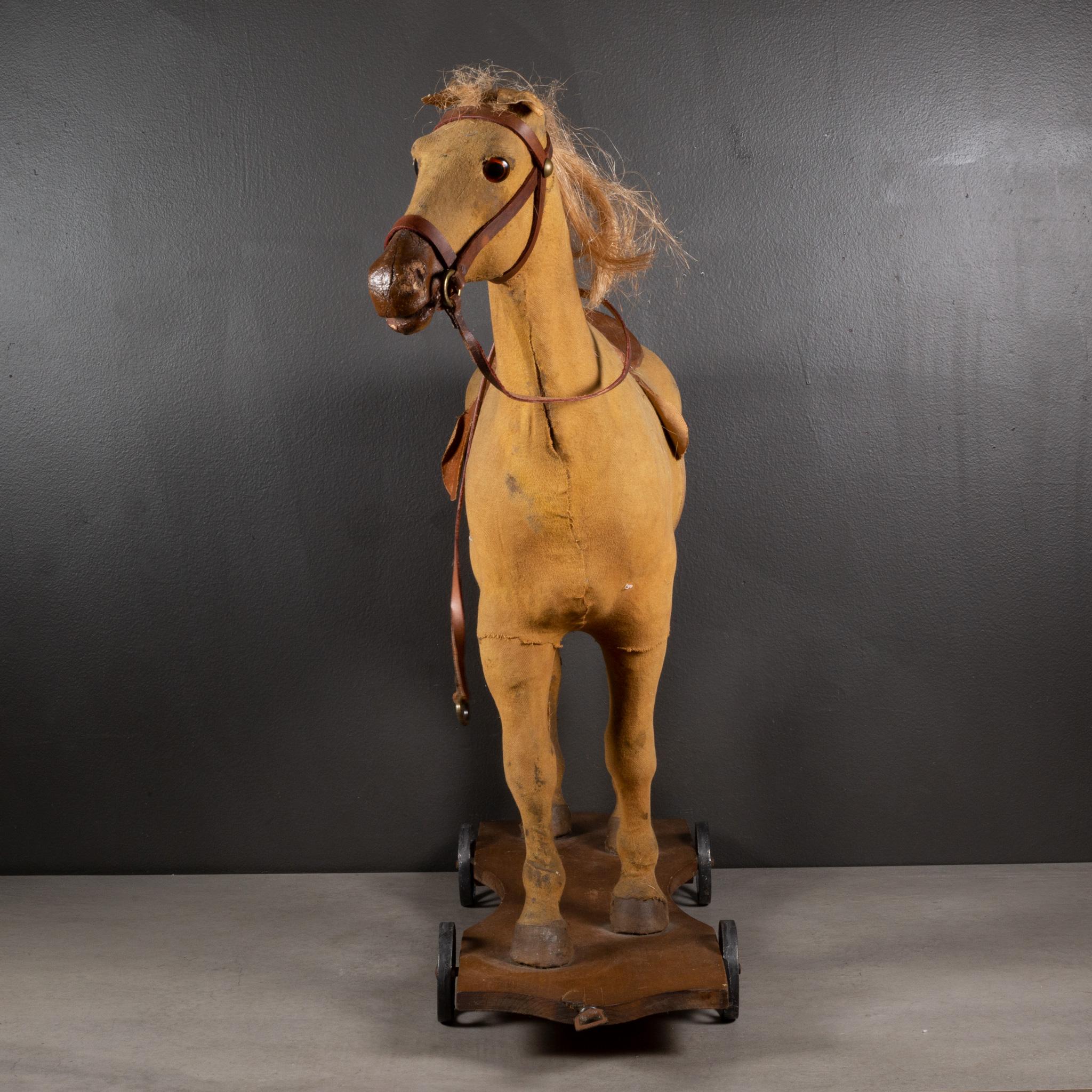 Industriel A.I.C., début du 20e siècle. Jouet à poignée cheval en bois et cuir, c.1930 en vente