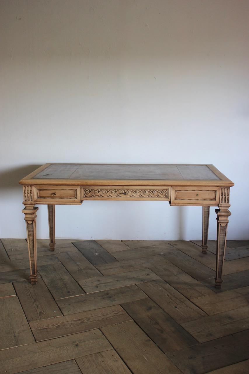 Late 19th Cent French Bleached Walnut Desk In Good Condition In Gloucestershire, GB