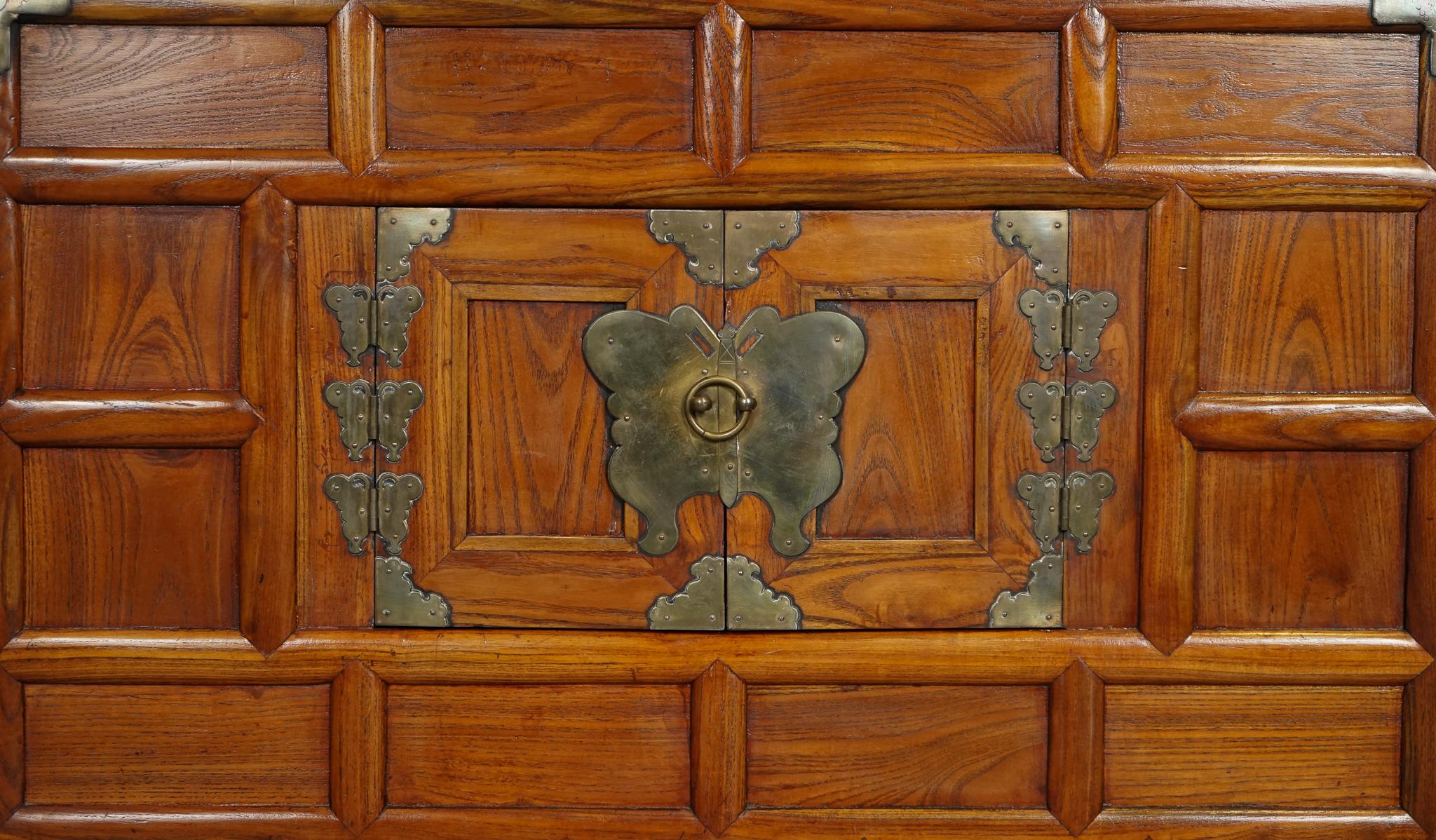 19th Century LATE 19TH CENTRY KOREAN ICH'UNG BUTTERFLY WEDDING CABINET CHEST BRASS FITiNGS J1 For Sale