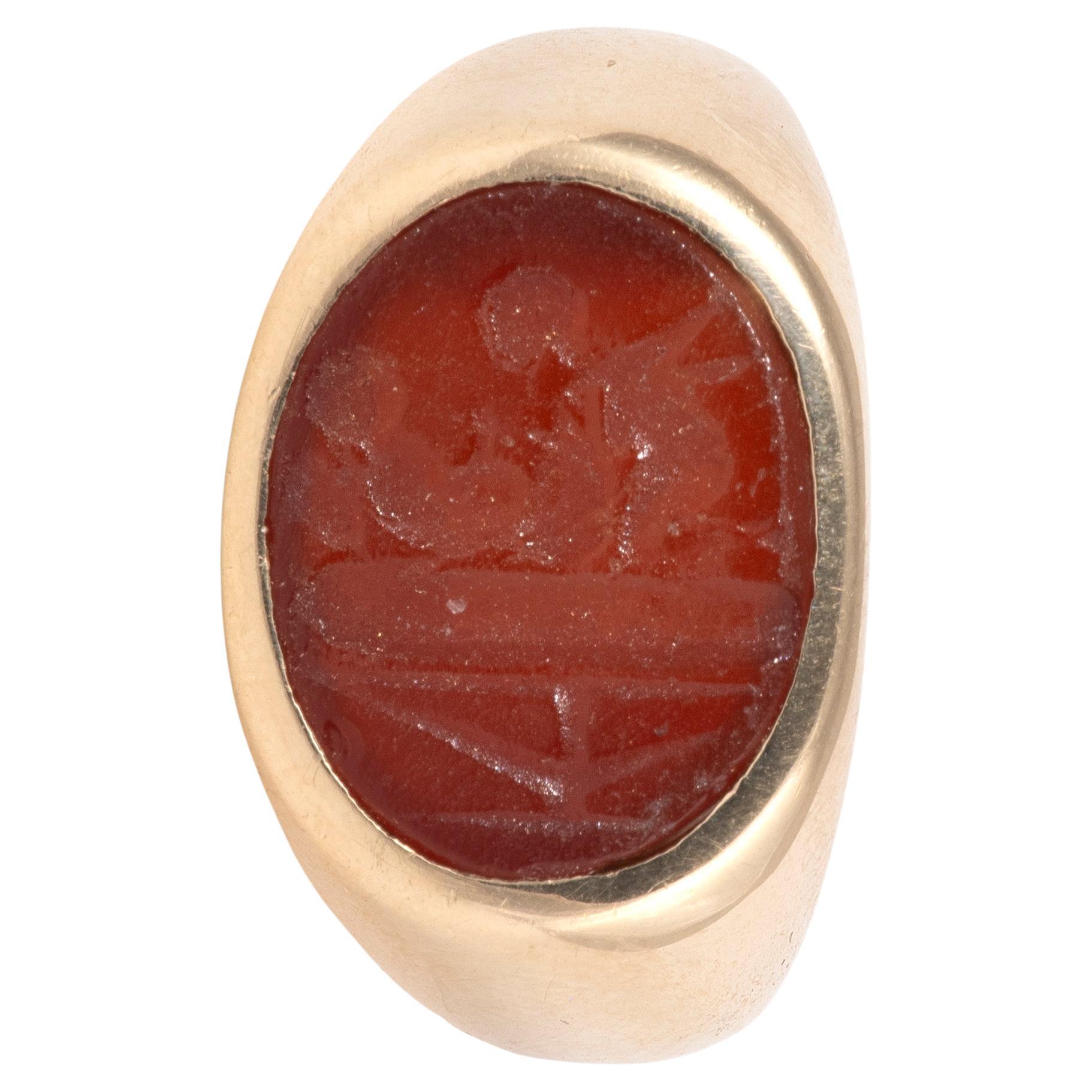 Anillo masculino erótico calcográfico de oro de 18 quilates y vítreo de finales del siglo XIX Victoriano en venta