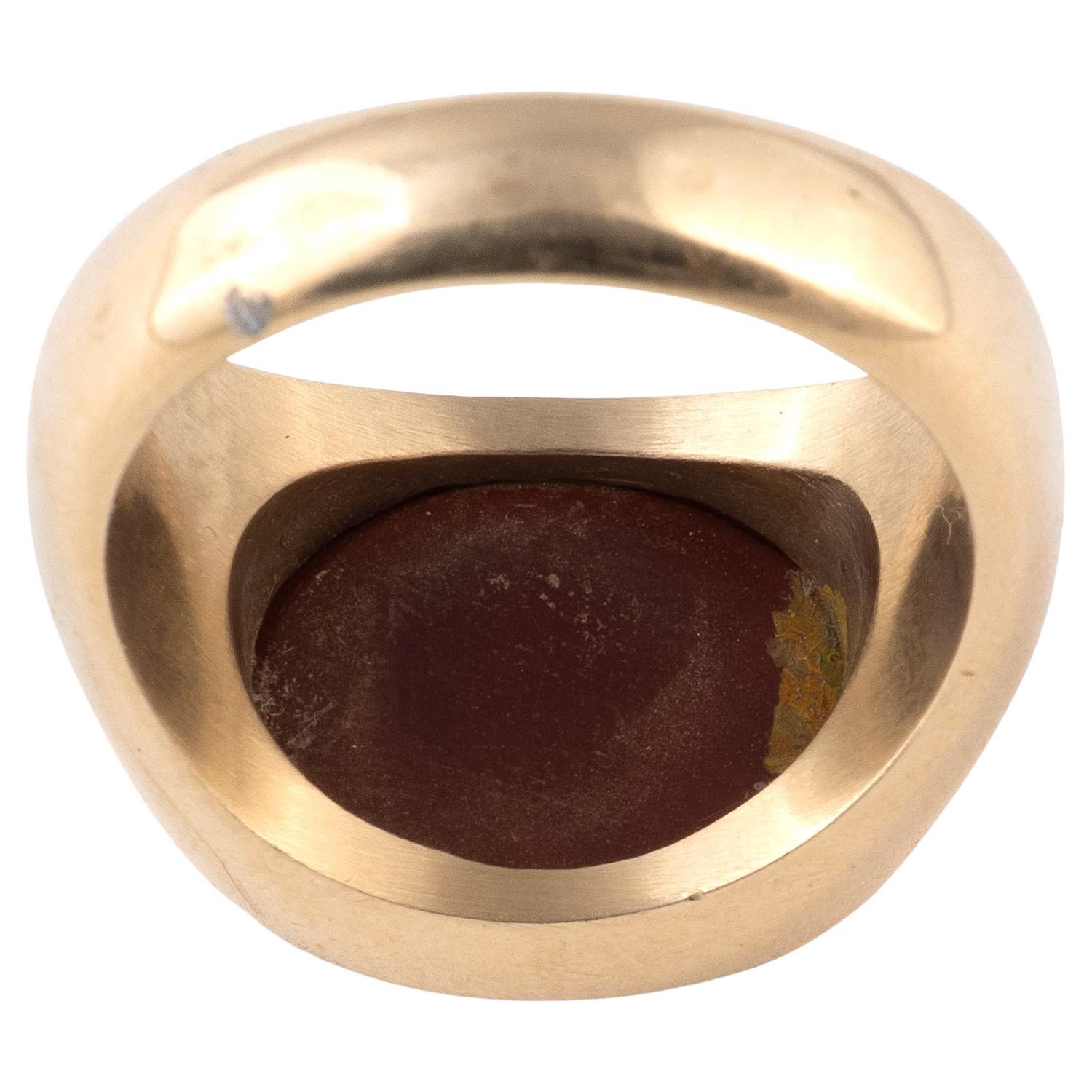 Anillo masculino erótico calcográfico de oro de 18 quilates y vítreo de finales del siglo XIX en Excelente estado para la venta en Firenze, IT