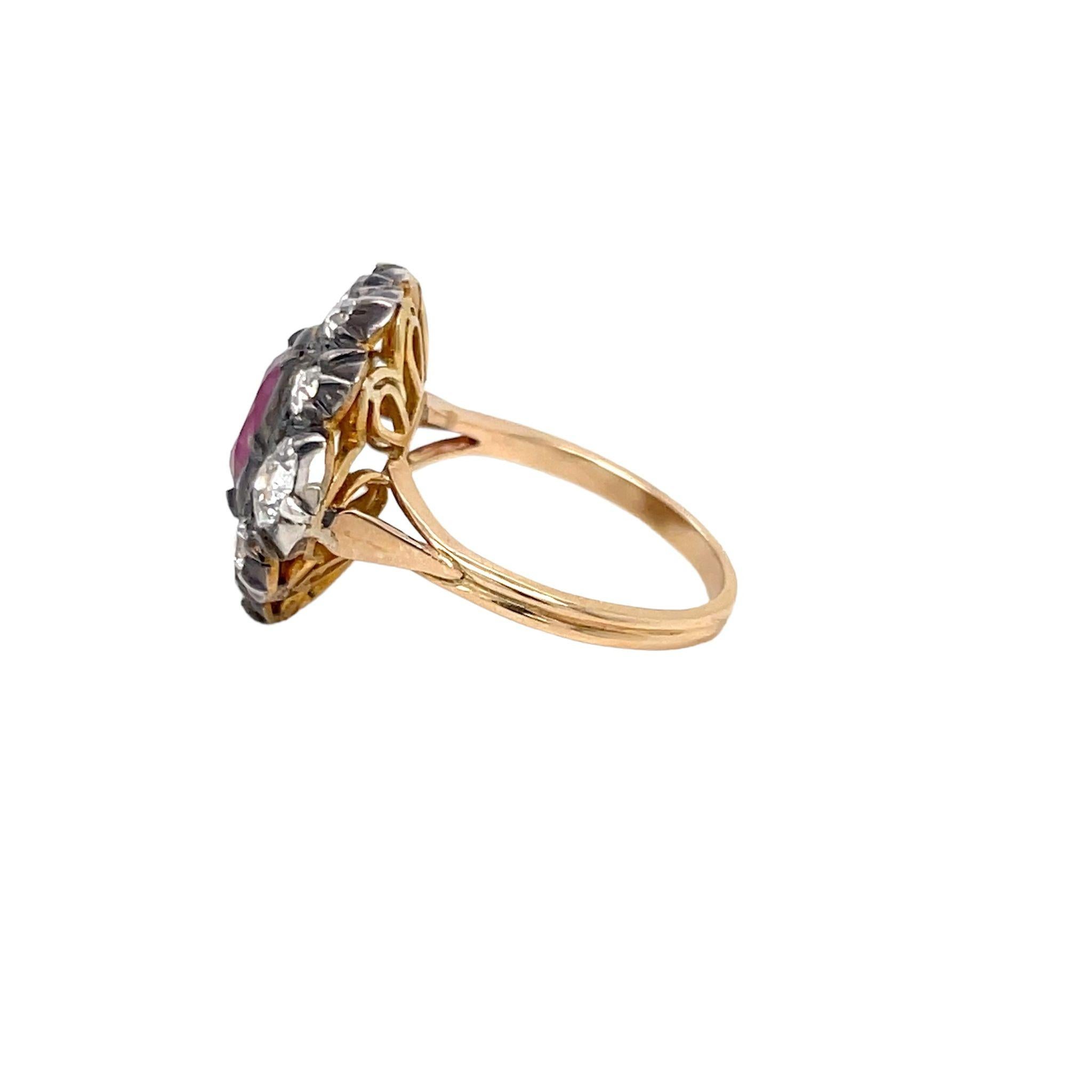 Taglio vecchia miniera Anello a grappolo in oro con diamante e rubino della fine del XIX secolo in vendita