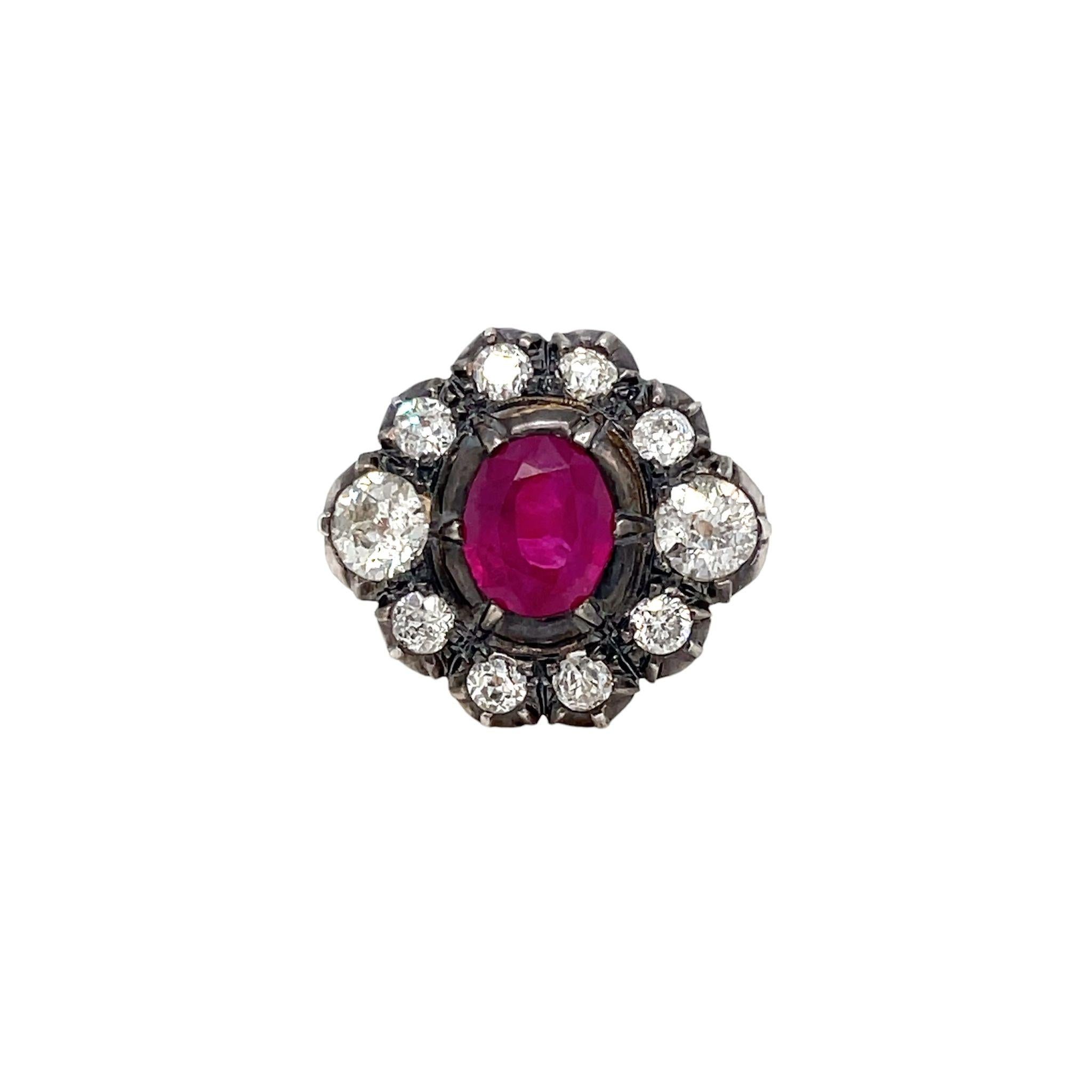 Late 19th century 2.05 Carat Ruby Diamond Gold Cluster Ring For Sale 1