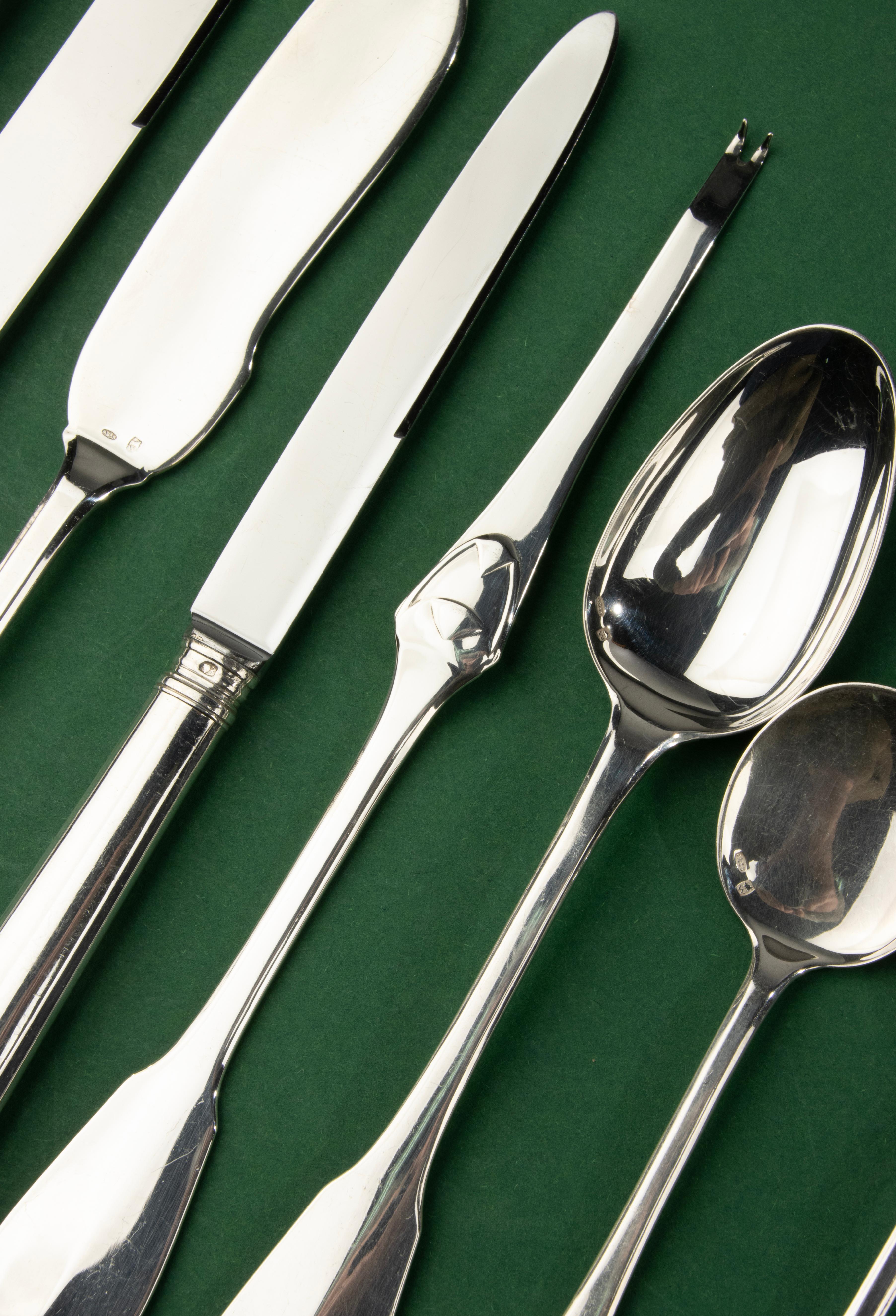 Fin du XIXe siècle Fin du 19e siècle Service de table en argent de 32 pièces - Wolfers Bruxelles en vente