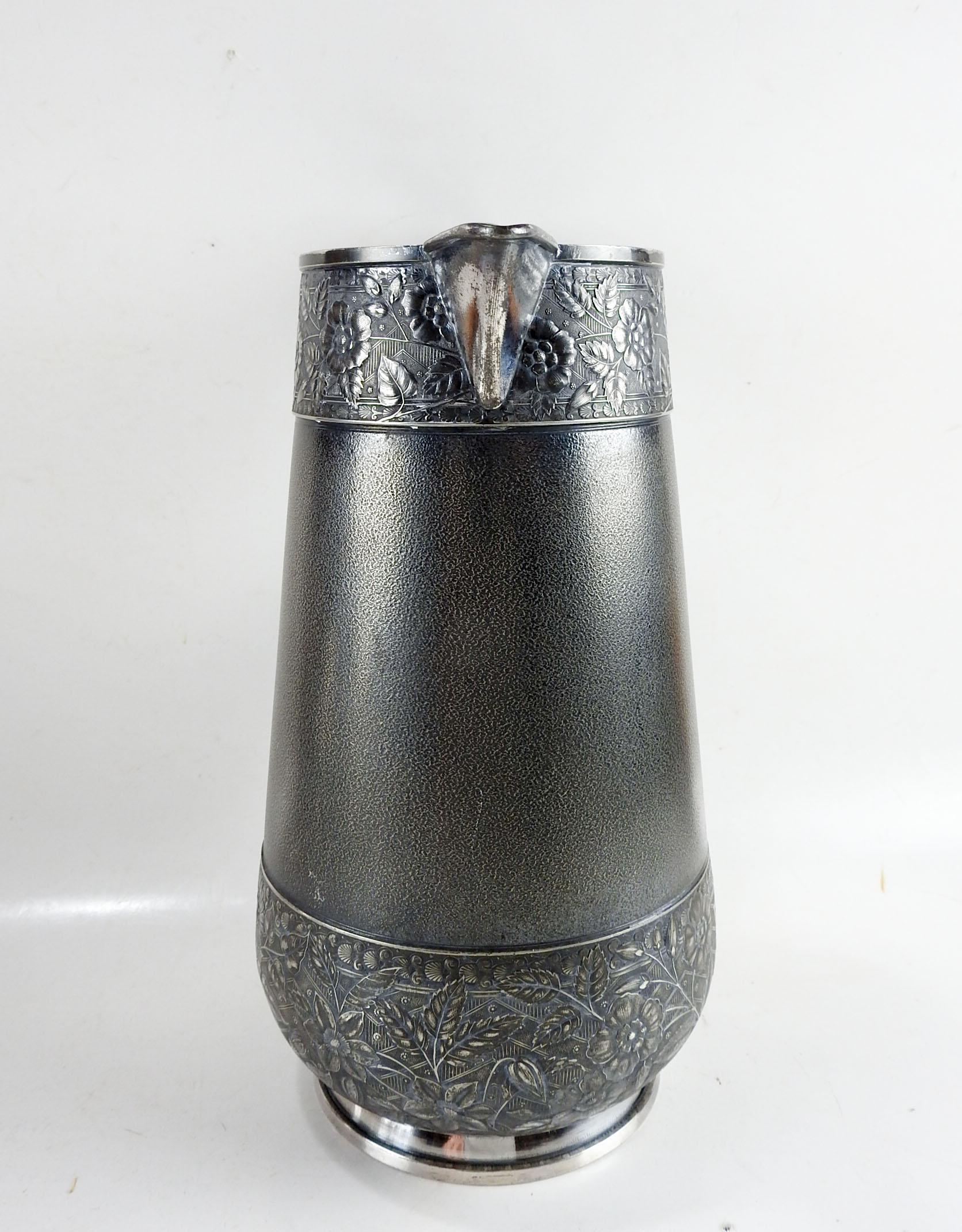 Pichet en métal argenté de la fin du mouvement esthétique du XIXe siècle en vente 1