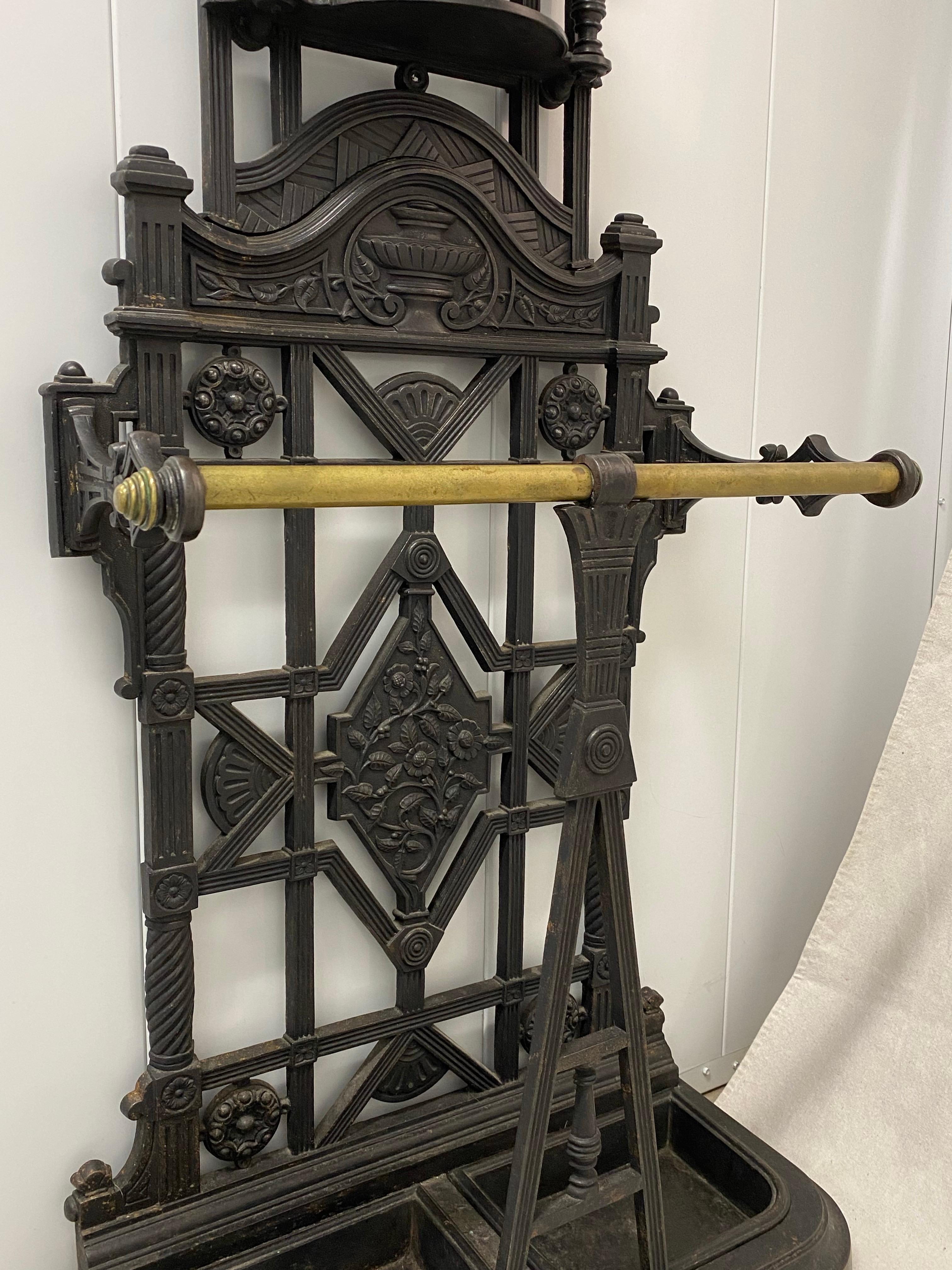 Late 19th century Aesthetic Period Victorian English Cast Iron Hall Tree For Sale 6