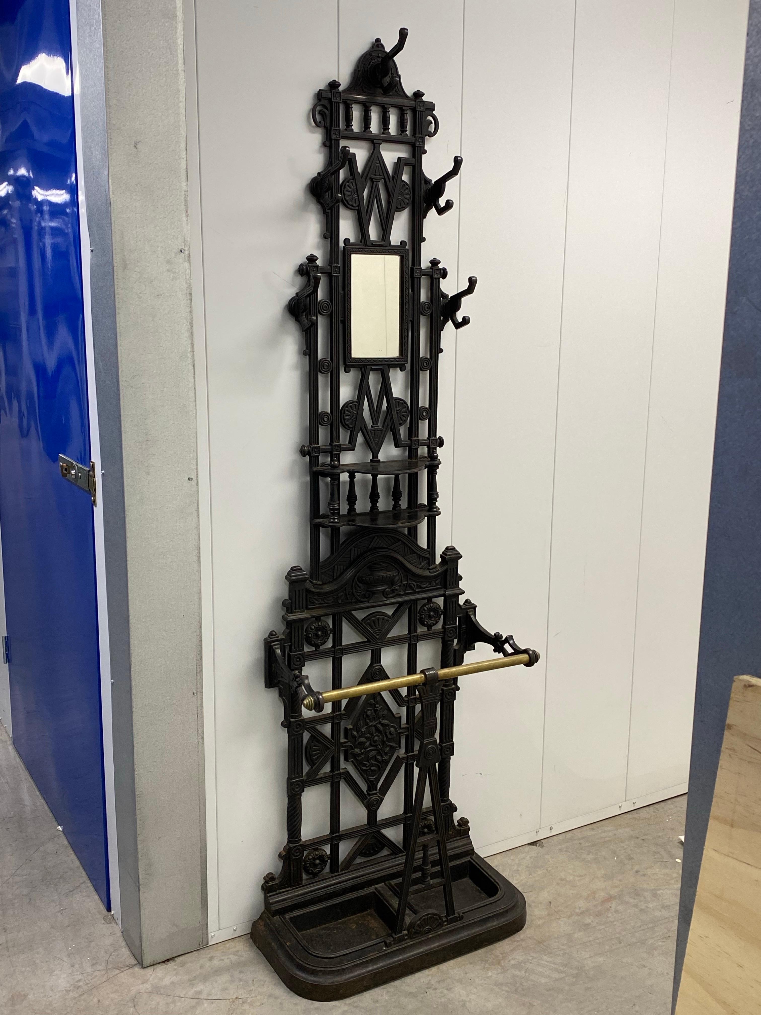 Late 19th century Aesthetic Period Victorian English Cast Iron Hall Tree For Sale 7