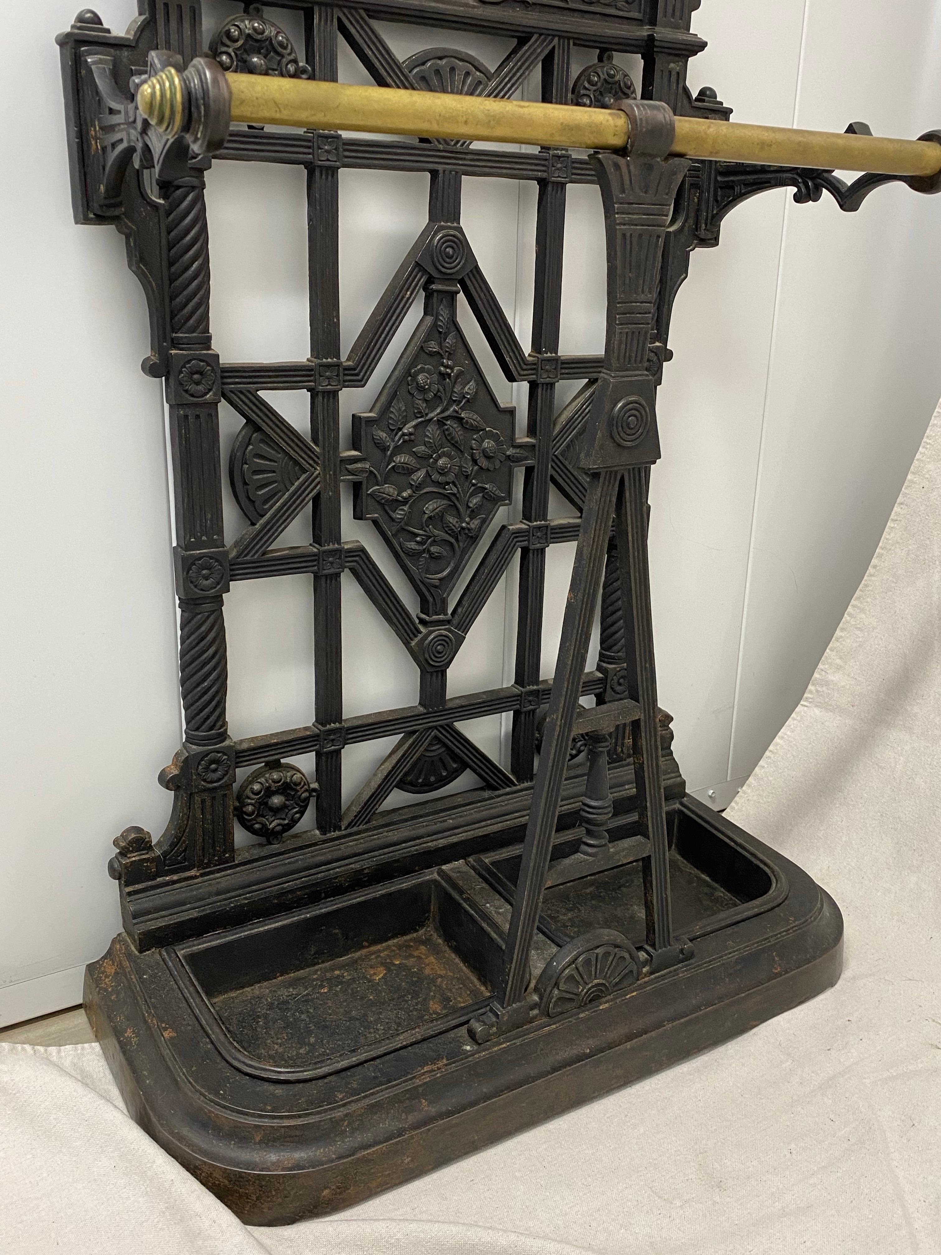 Late 19th century Aesthetic Period Victorian English Cast Iron Hall Tree For Sale 8