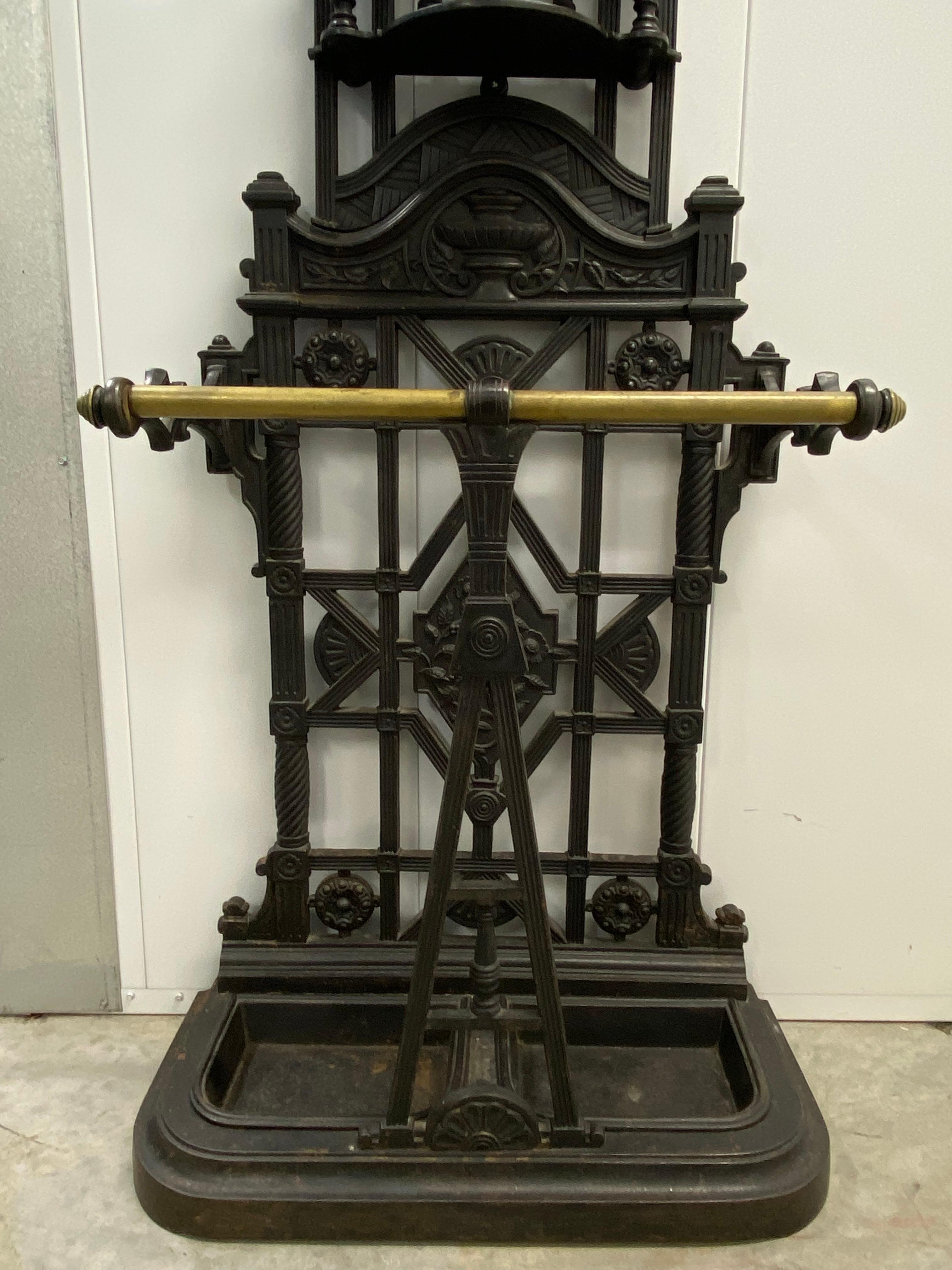 Late 19th century Aesthetic Period Victorian English Cast Iron Hall Tree For Sale 10