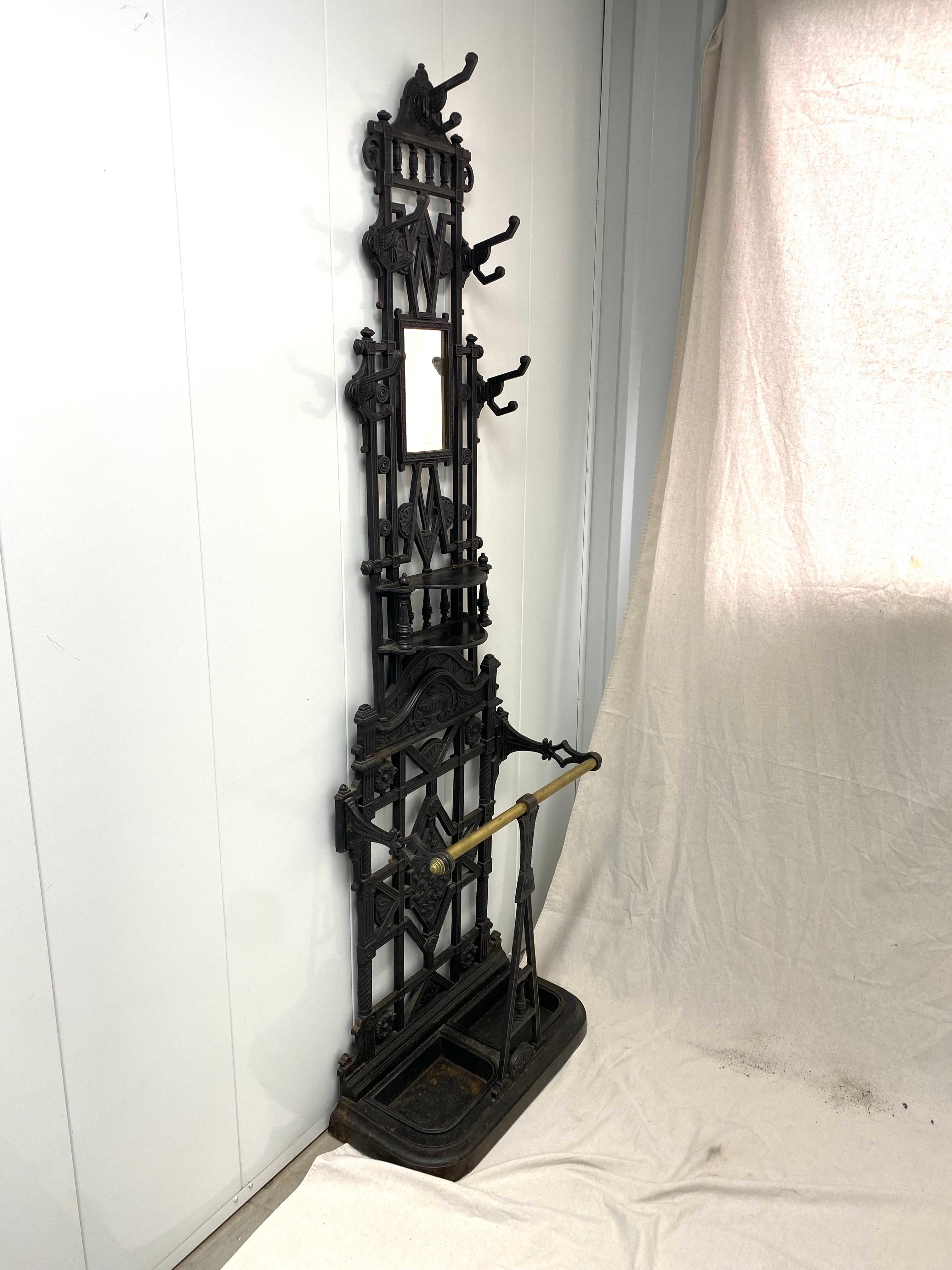 Late 19th century Aesthetic Period Victorian English Cast Iron Hall Tree For Sale 2