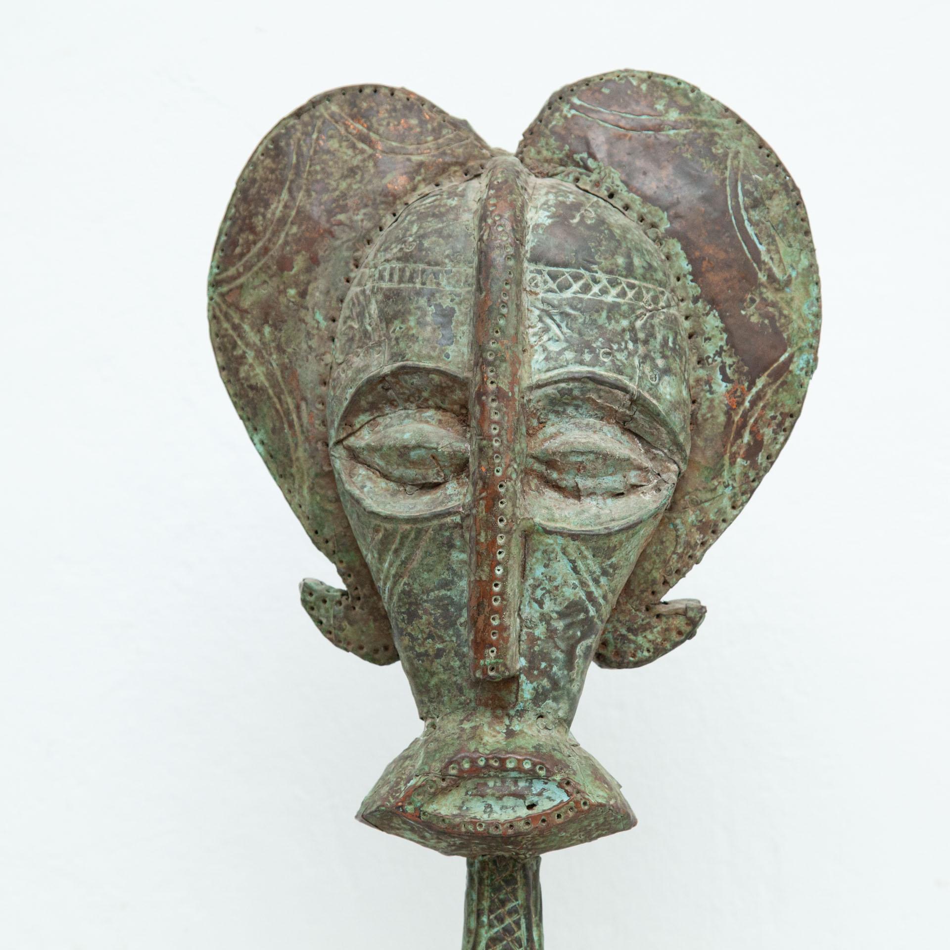 Late 19th century Kota-Obamba Reliquary Figure from Gabón, Africa.

In original condition, wear consistent with age and use, preserving a beautiful patina.

Central African reliquary sculpture has been legitimately considered to 