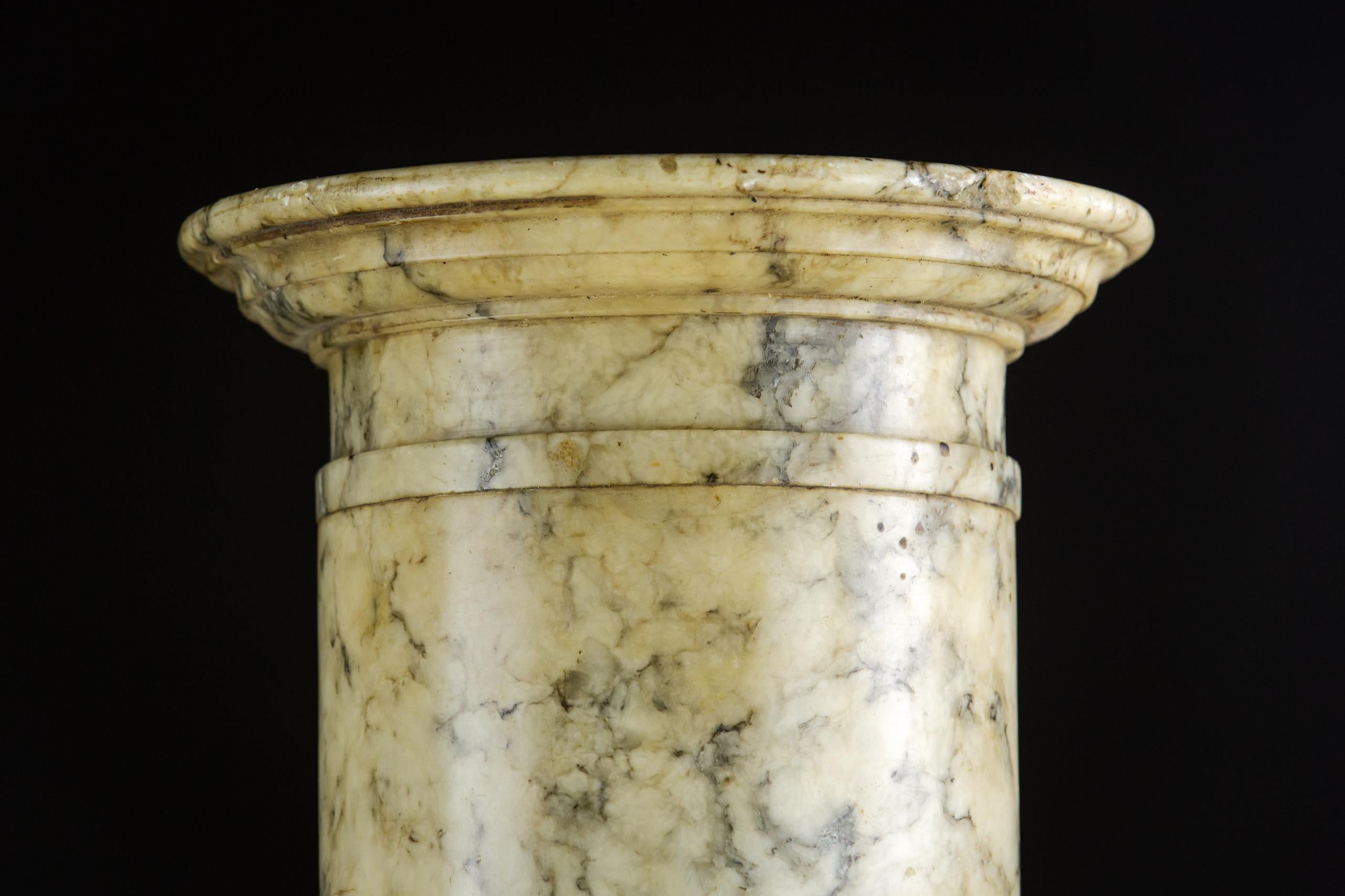 Colonna in alabastro della fine del XIX secolo In condizioni discrete in vendita a Pease pottage, West Sussex