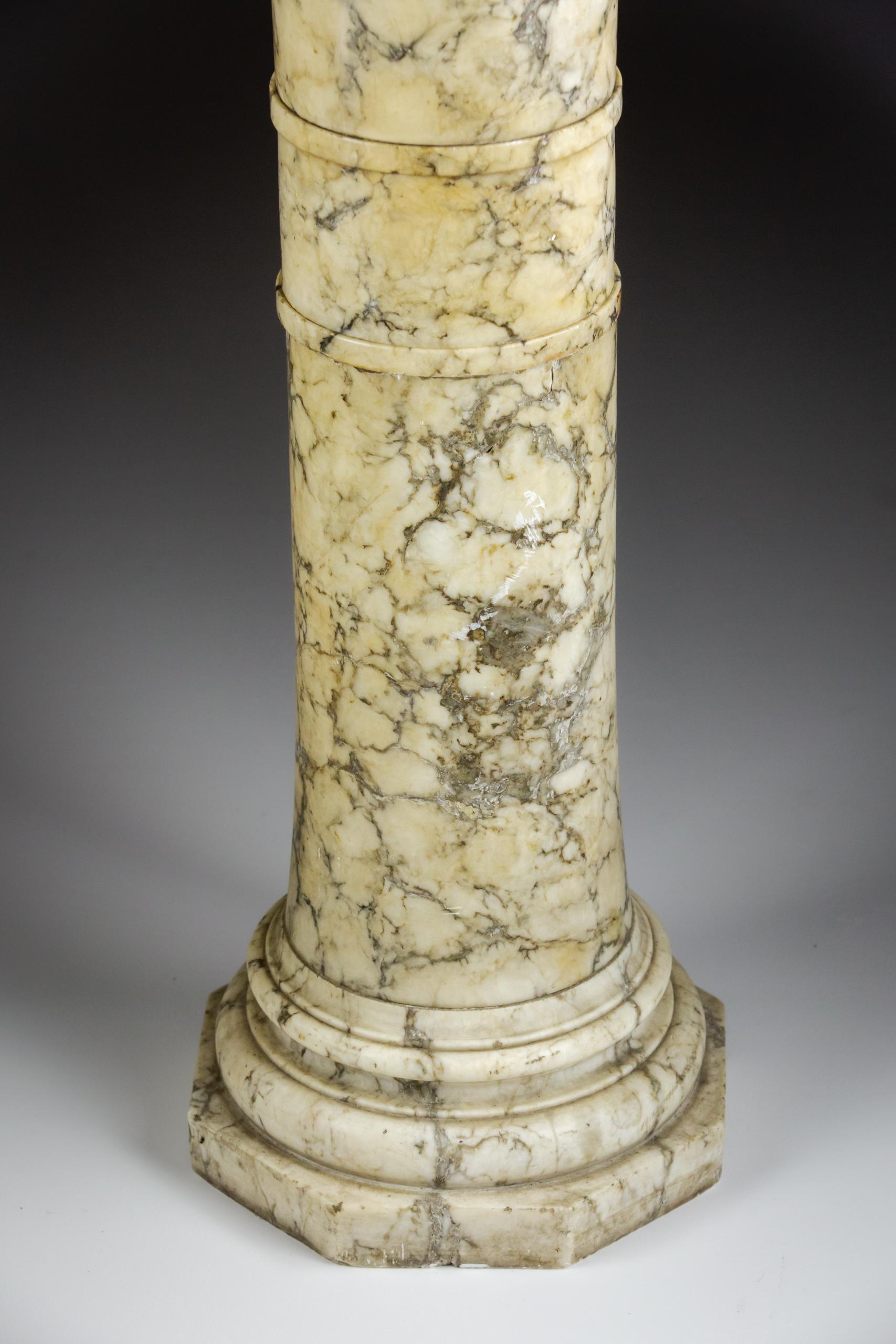 Colonna in alabastro della fine del XIX secolo in vendita 1