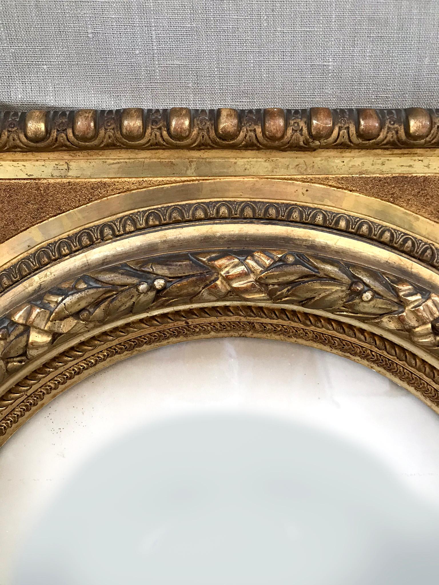 Late 19th Century Alfonsino Mirror in Burnished Gold Leaf with Stucco Embossed In Good Condition For Sale In Valencia, Spain