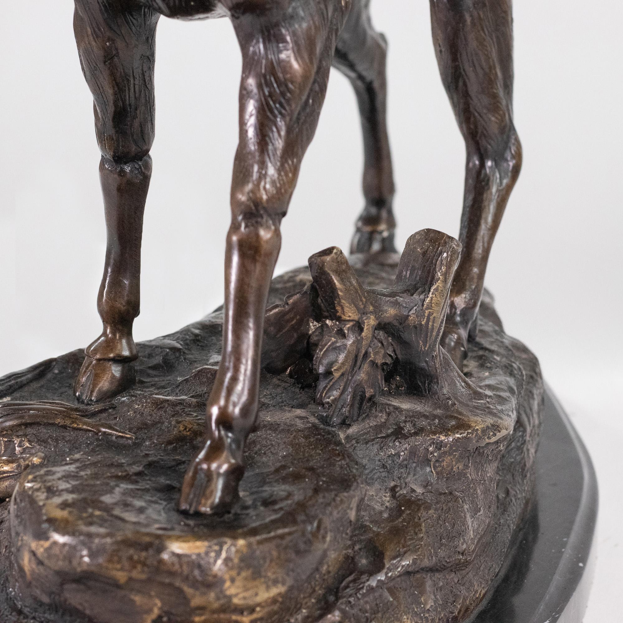 Sculpture américaine en bronze de la fin du 19e siècle Cerf sauvage sur socle en marbre en vente 7
