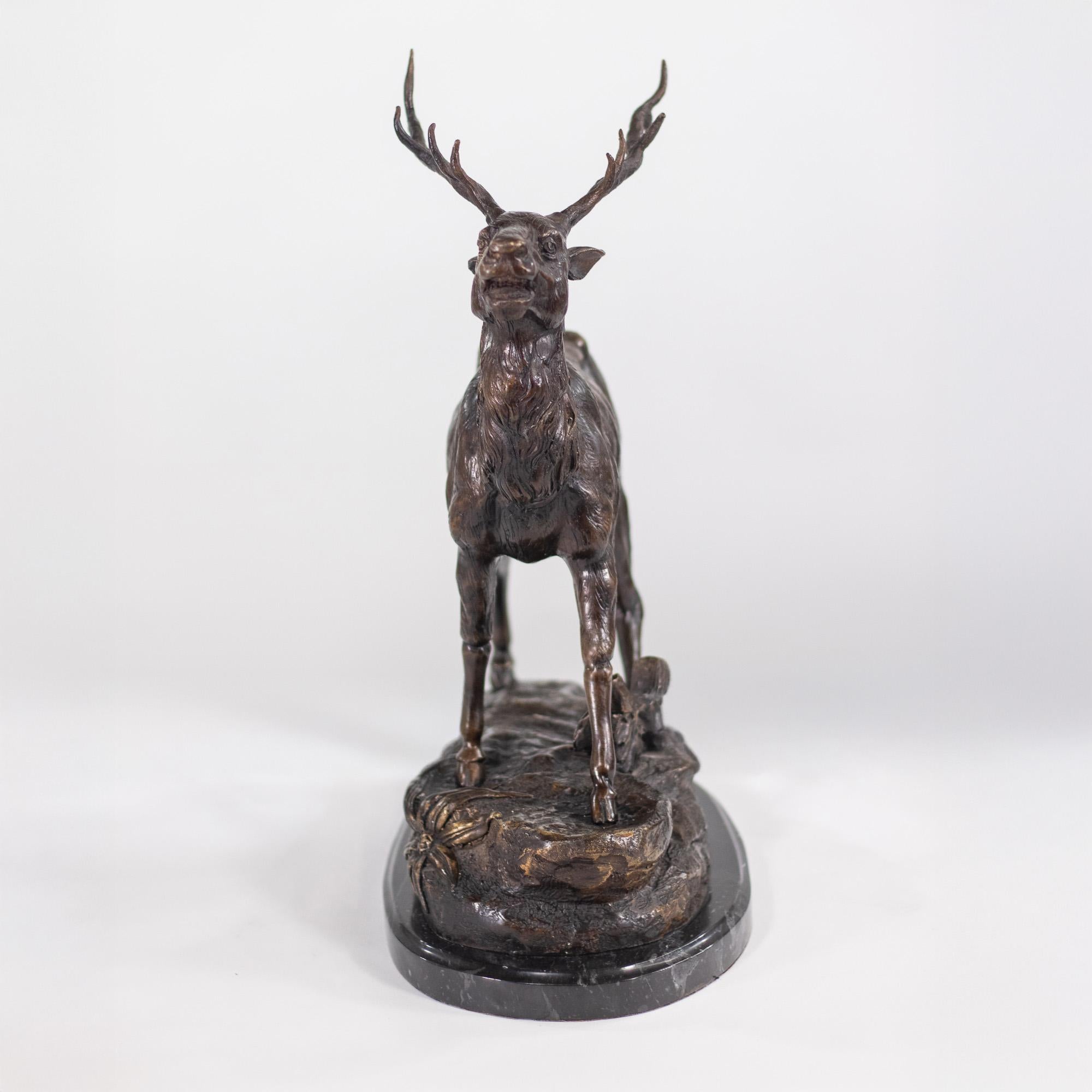 Sculpture américaine en bronze de la fin du 19e siècle Cerf sauvage sur socle en marbre Bon état - En vente à Chicago, IL