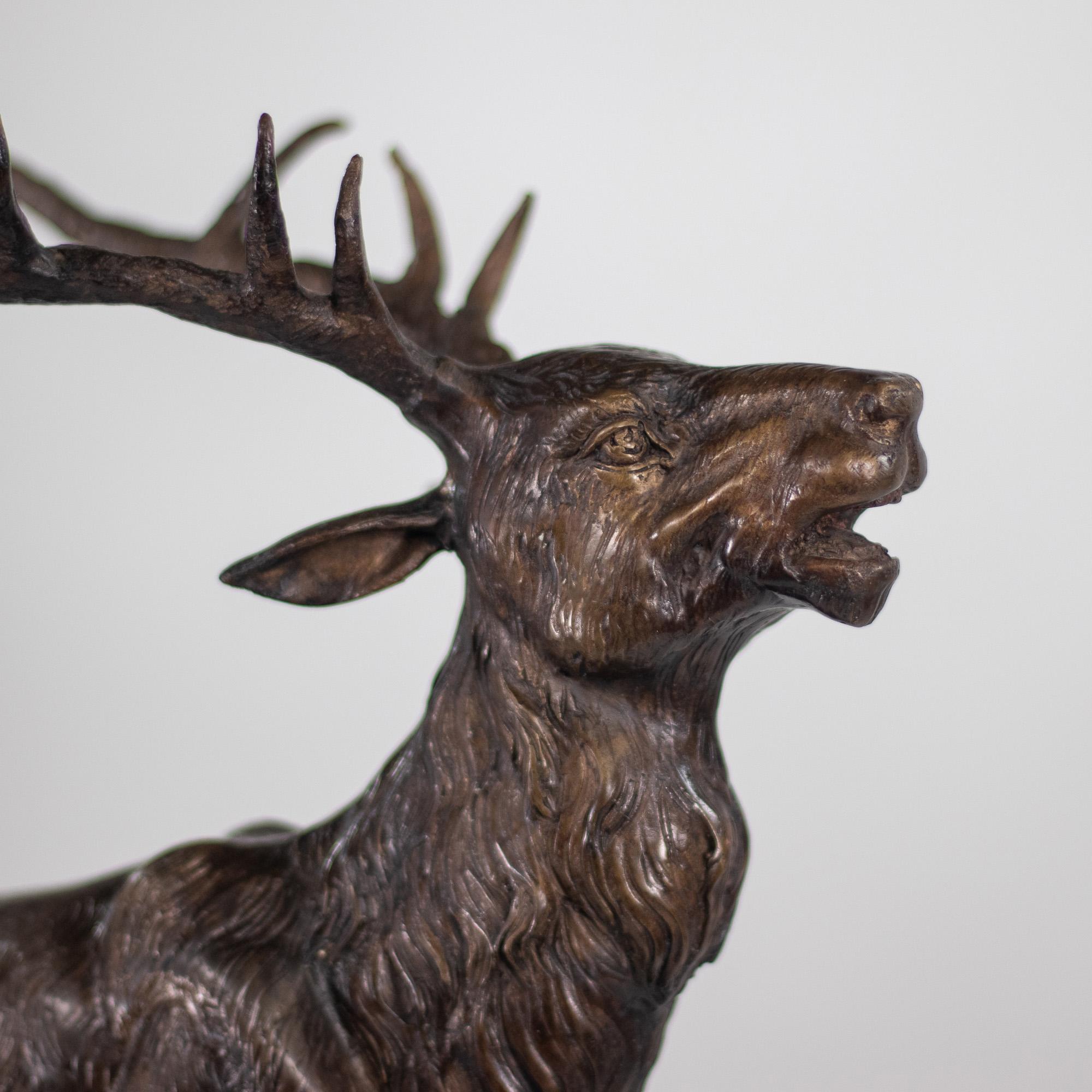 Sculpture américaine en bronze de la fin du 19e siècle Cerf sauvage sur socle en marbre en vente 1