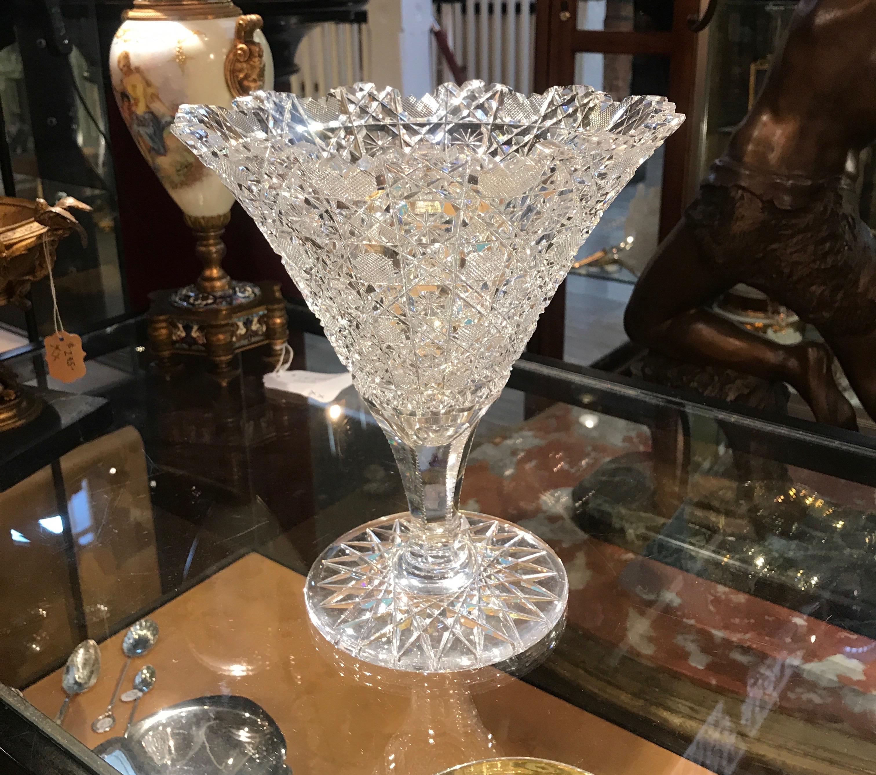 Nord-américain Vase trompette en verre taillé américain de la fin du XIXe siècle