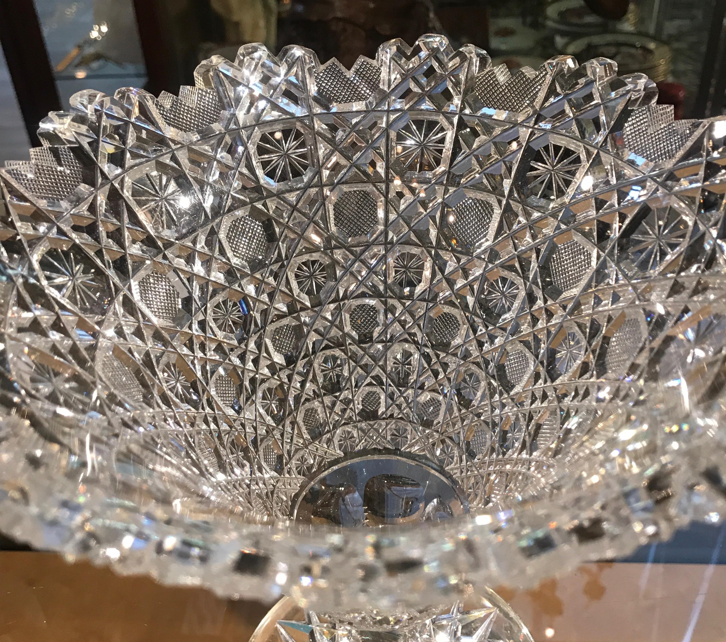 Fin du XIXe siècle Vase trompette en verre taillé américain de la fin du XIXe siècle
