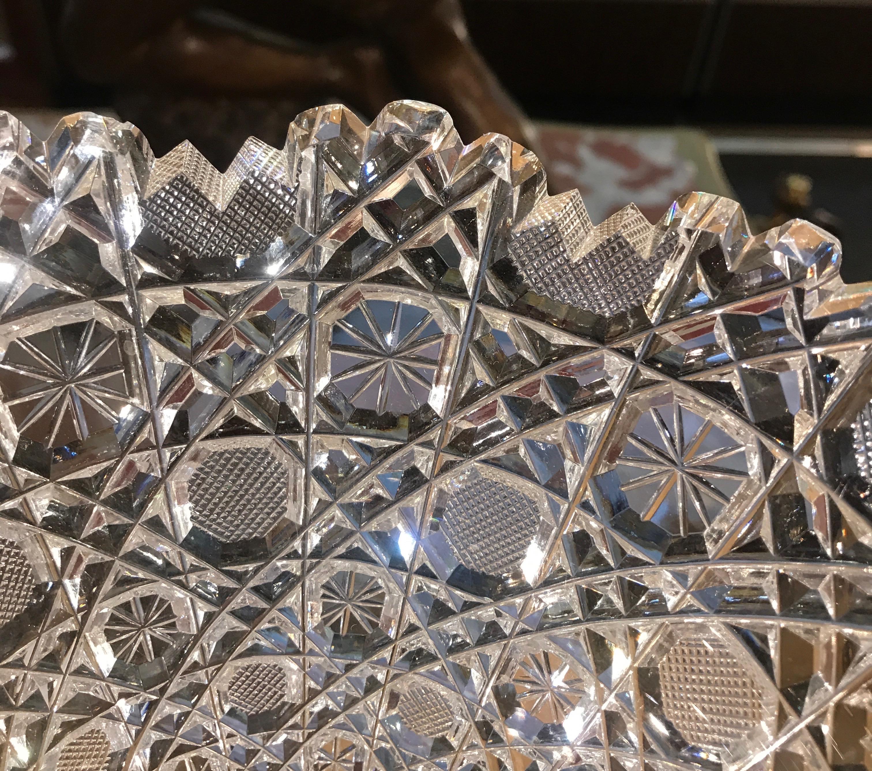 Verre taillé Vase trompette en verre taillé américain de la fin du XIXe siècle