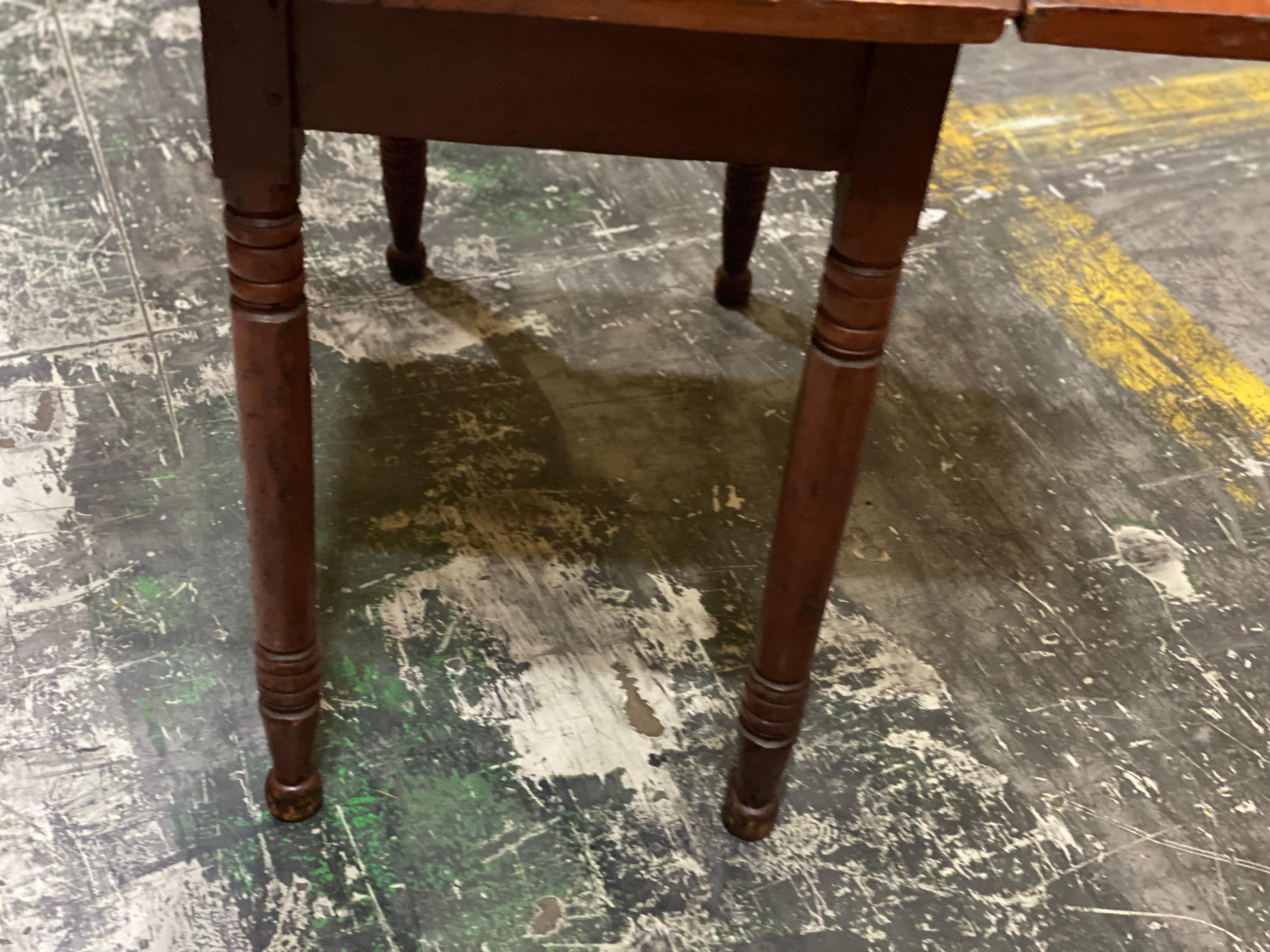 Amerikanischer Drop Leaf Tisch mit gedrechselten Beinen aus dem späten 19. im Angebot 6