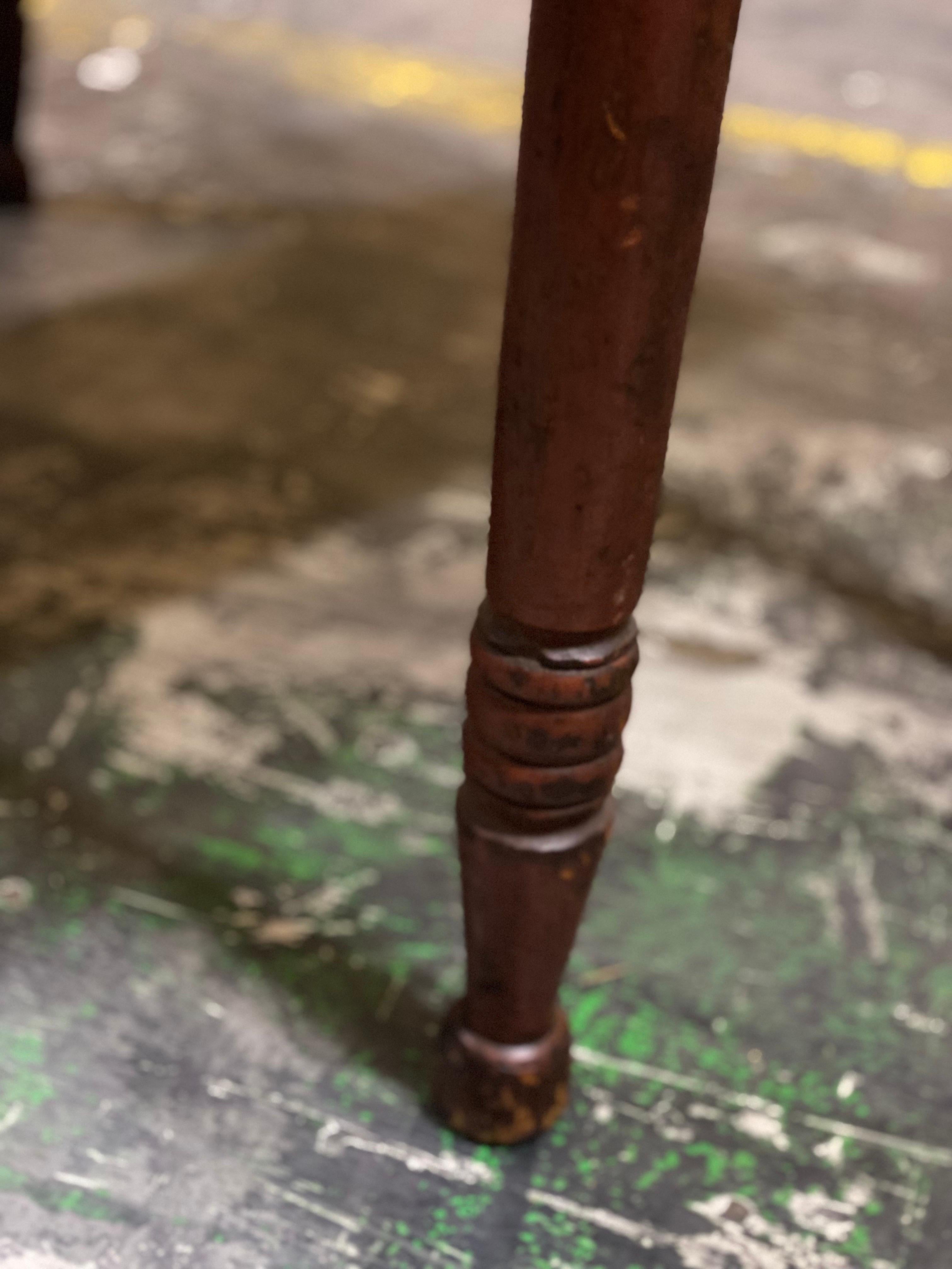Amerikanischer Drop Leaf Tisch mit gedrechselten Beinen aus dem späten 19. im Angebot 9