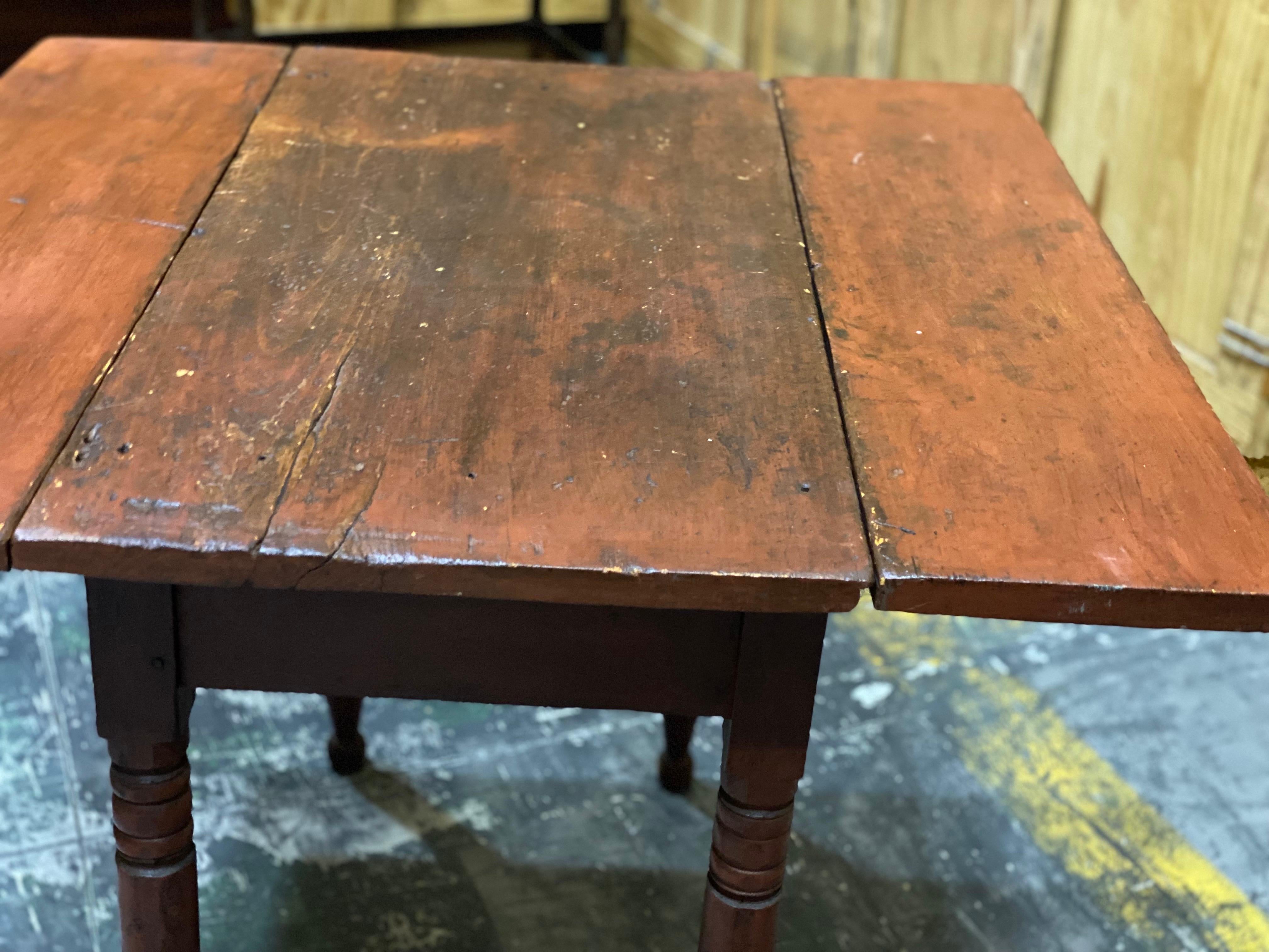 Amerikanischer Drop Leaf Tisch mit gedrechselten Beinen aus dem späten 19. im Angebot 10