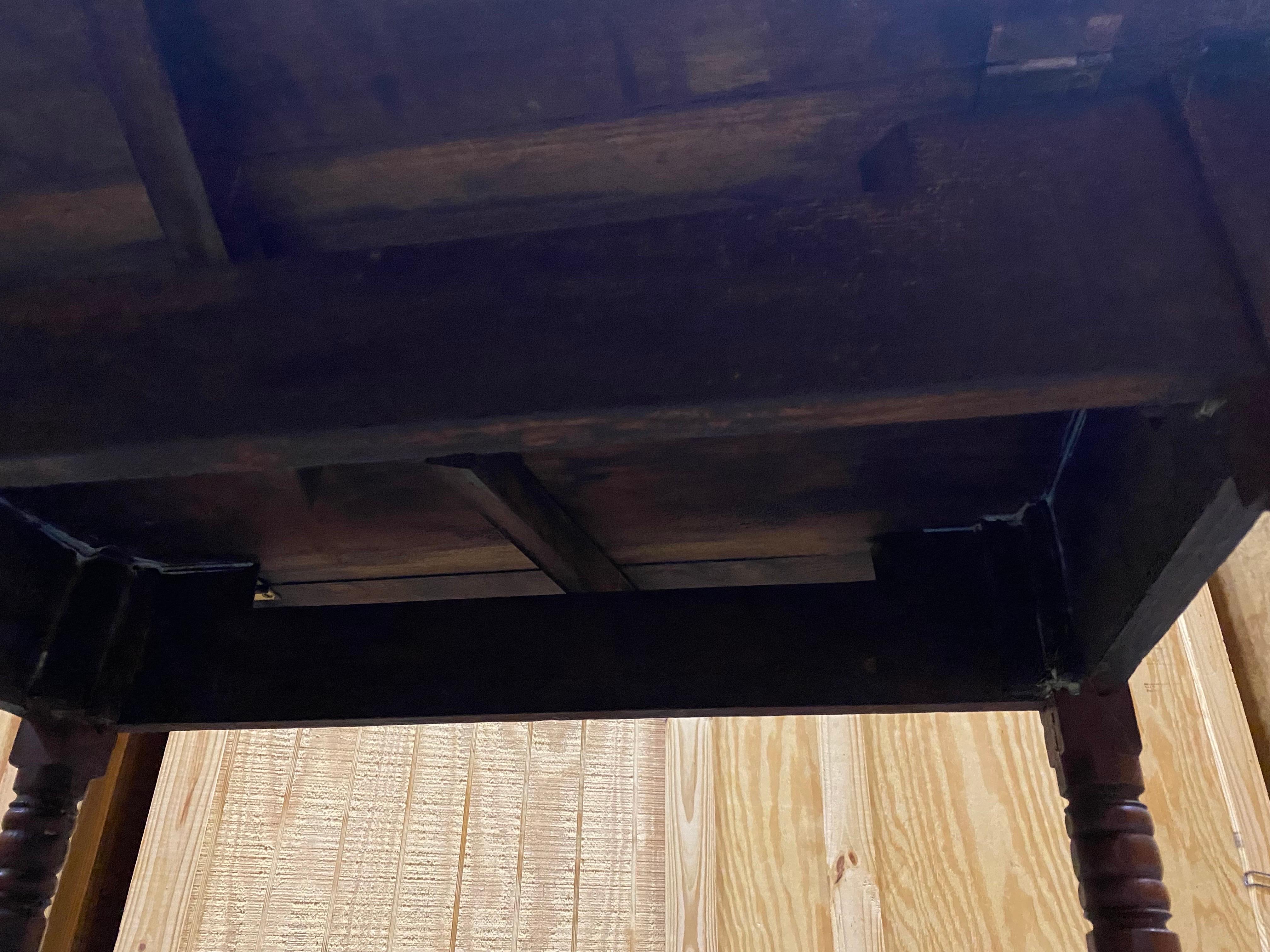 Amerikanischer Drop Leaf Tisch mit gedrechselten Beinen aus dem späten 19. im Angebot 11