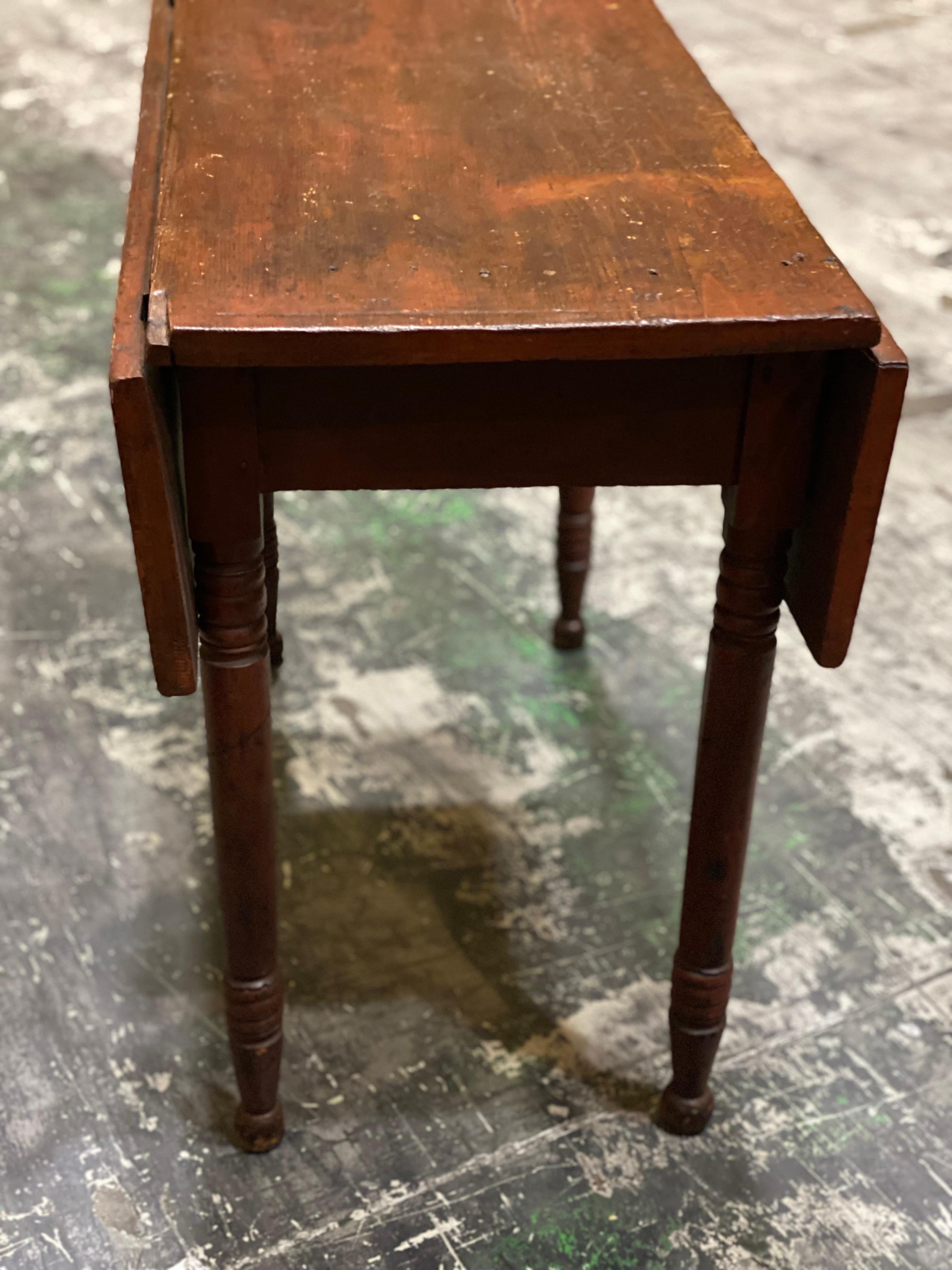 Amerikanischer Drop Leaf Tisch mit gedrechselten Beinen aus dem späten 19. im Angebot 1