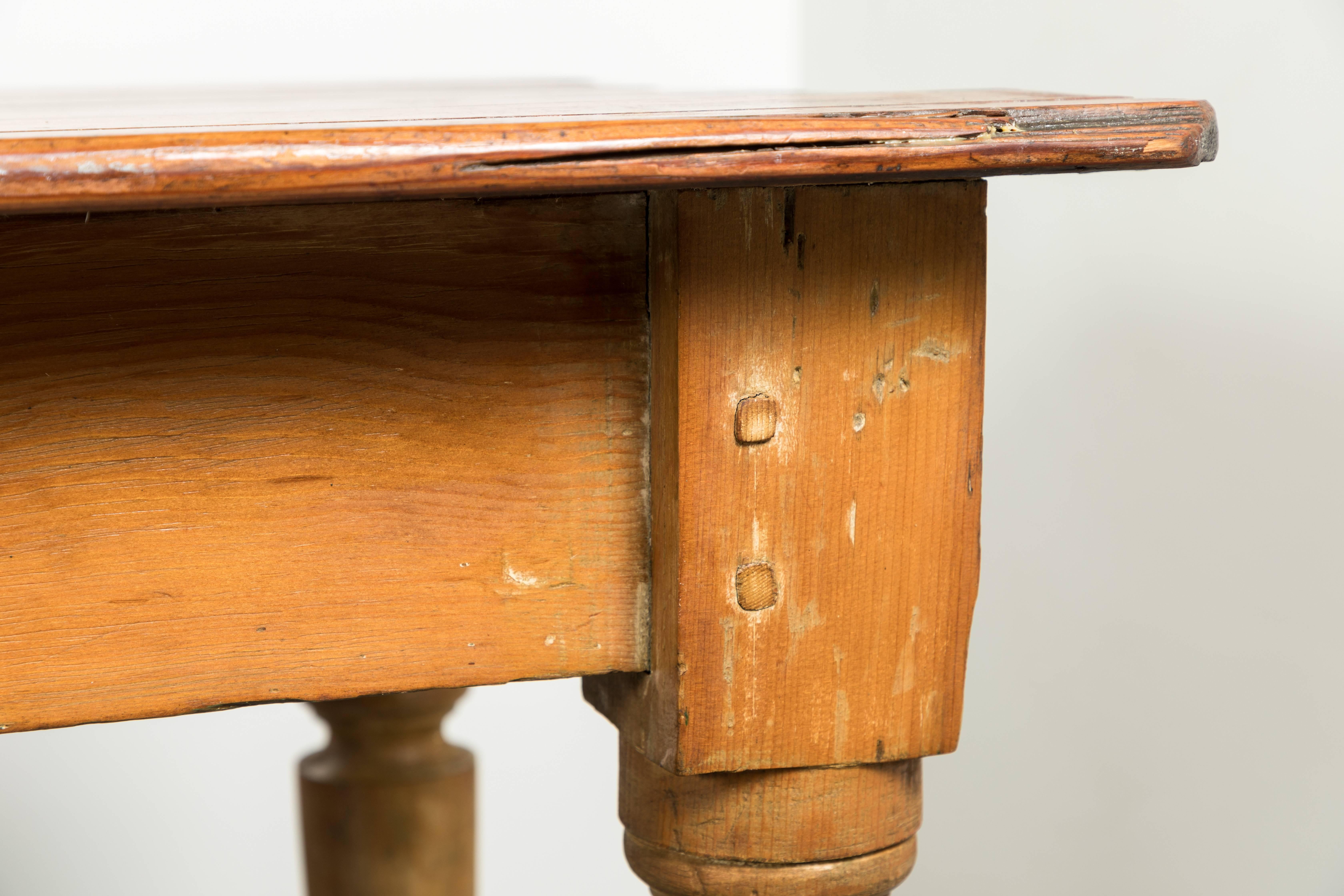 Late 19th Century American General Store or Harvest Table In Good Condition In Santa Monica, CA