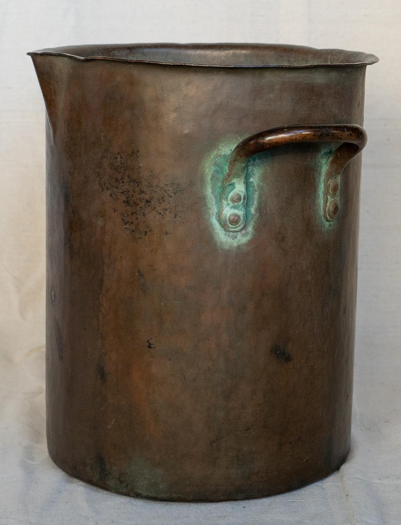 Late 19th century American heavy forged & riveted bronze / red brass pot. Circa 1880,
Hand wrought construction, not cast. Handles with large rivets. The whole pot with the surface of planishing marks with a good old unpolished surface. Very