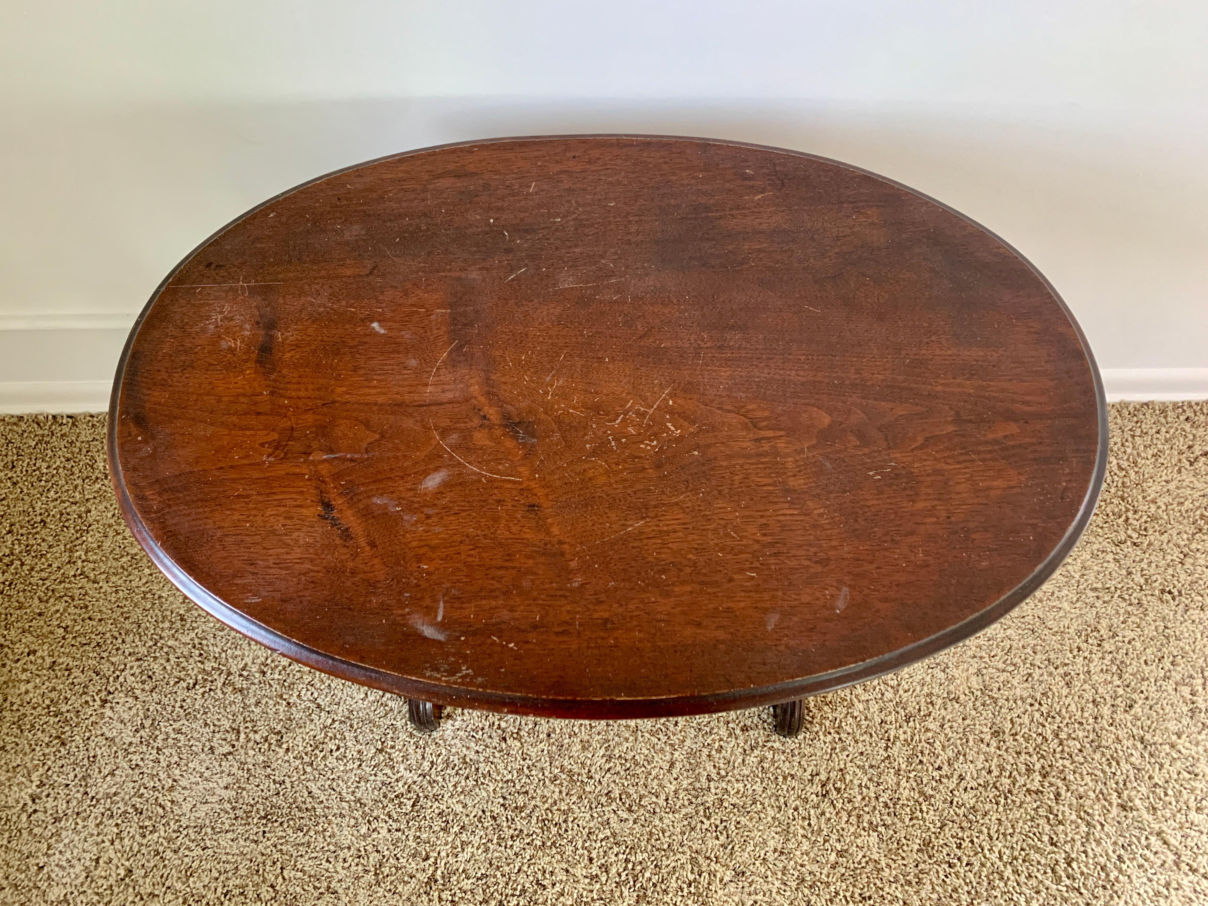 Late 19th Century American Victorian Oval Walnut Side Table For Sale 4