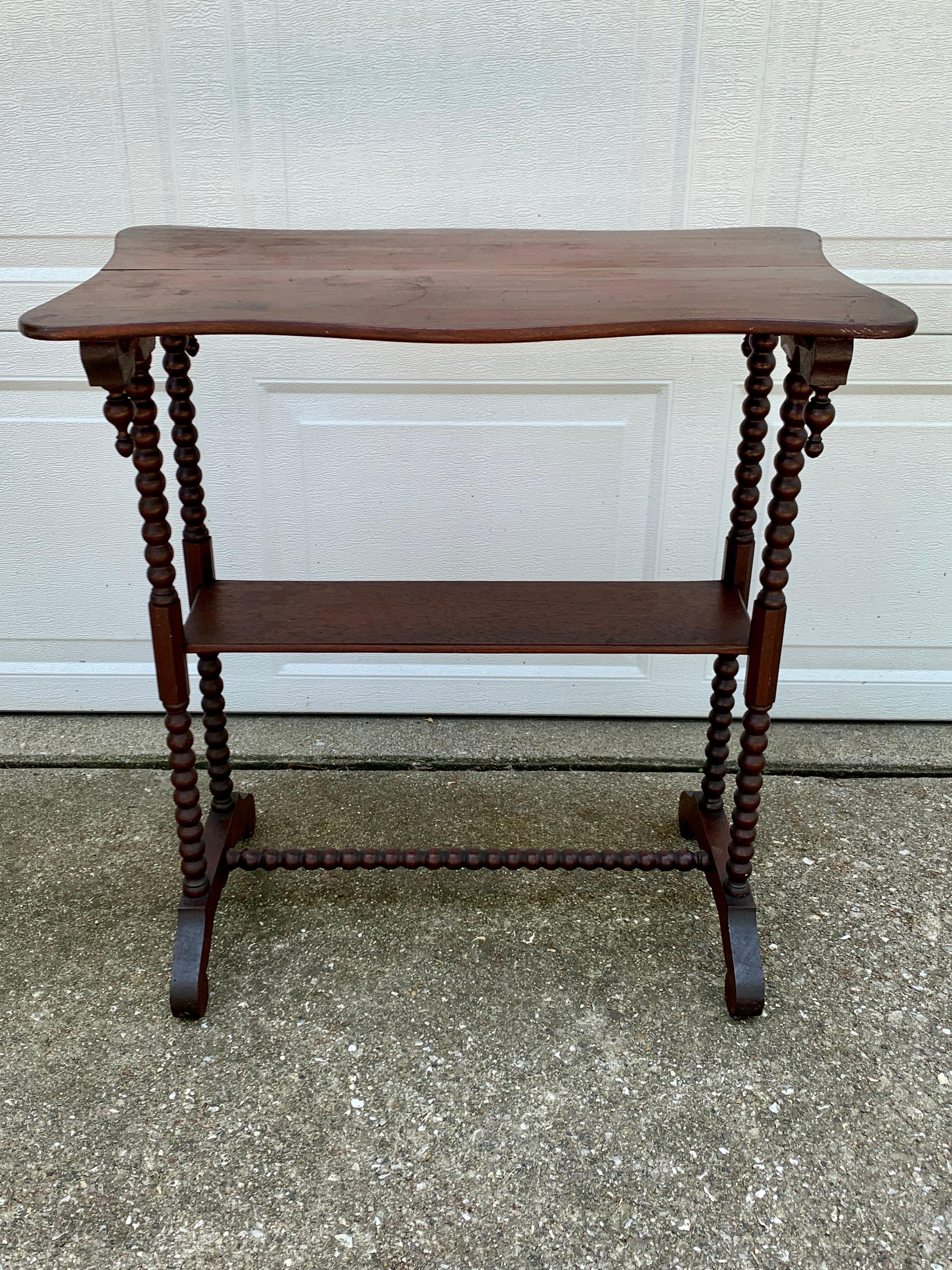 Late 19th Century American Victorian Walnut Side Table For Sale 7