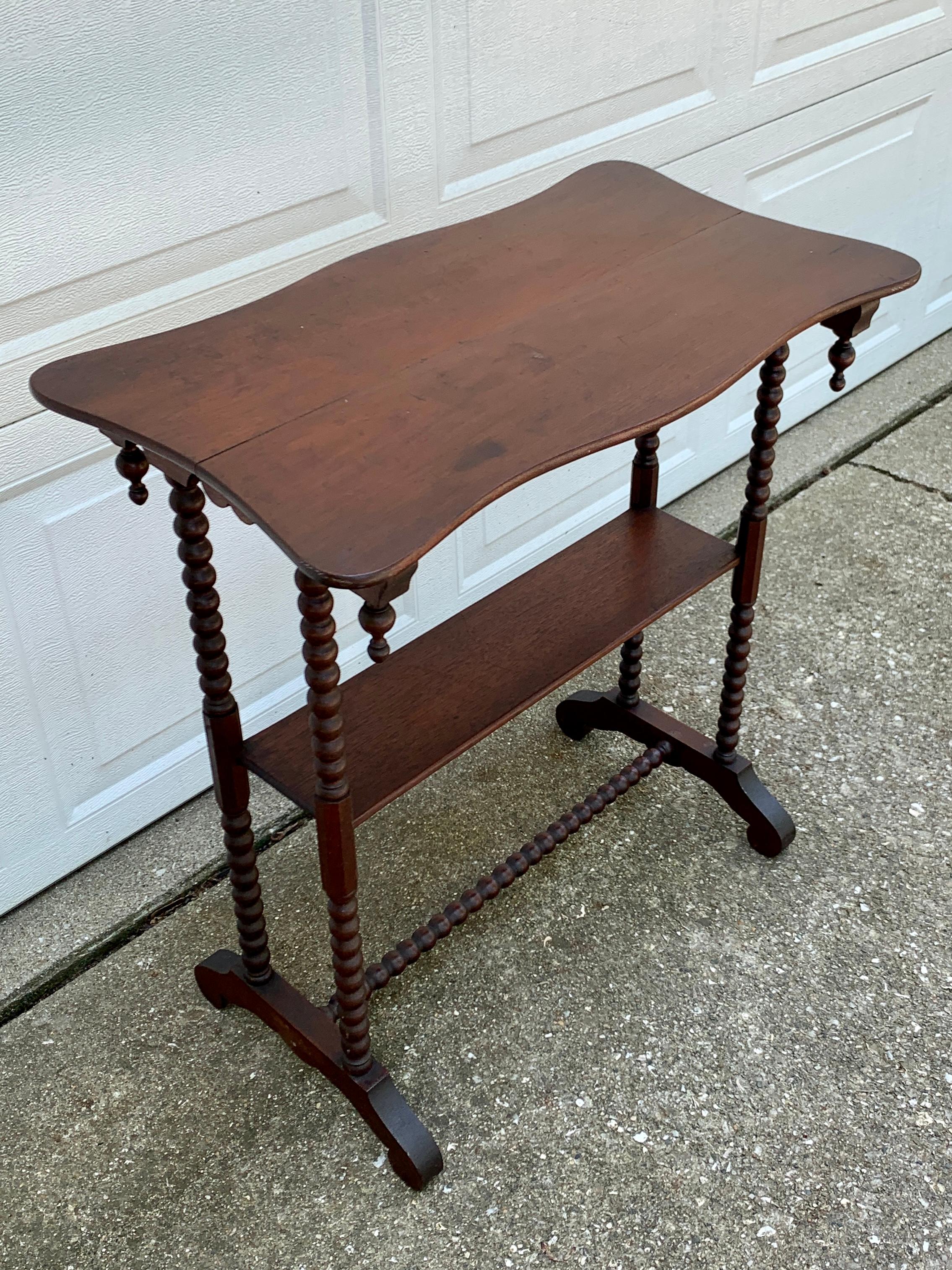 Late 19th Century American Victorian Walnut Side Table For Sale 3