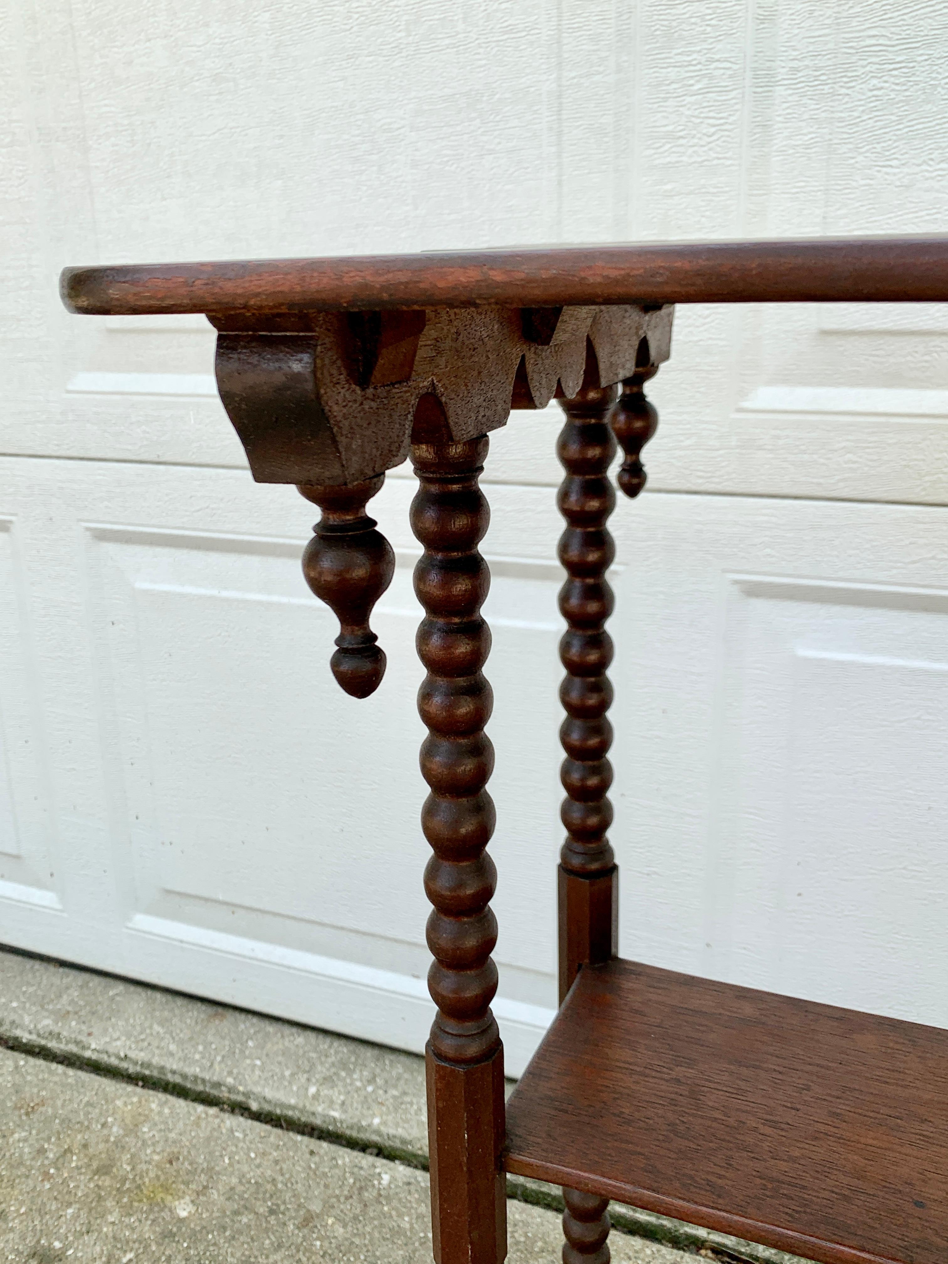 Late 19th Century American Victorian Walnut Side Table For Sale 5