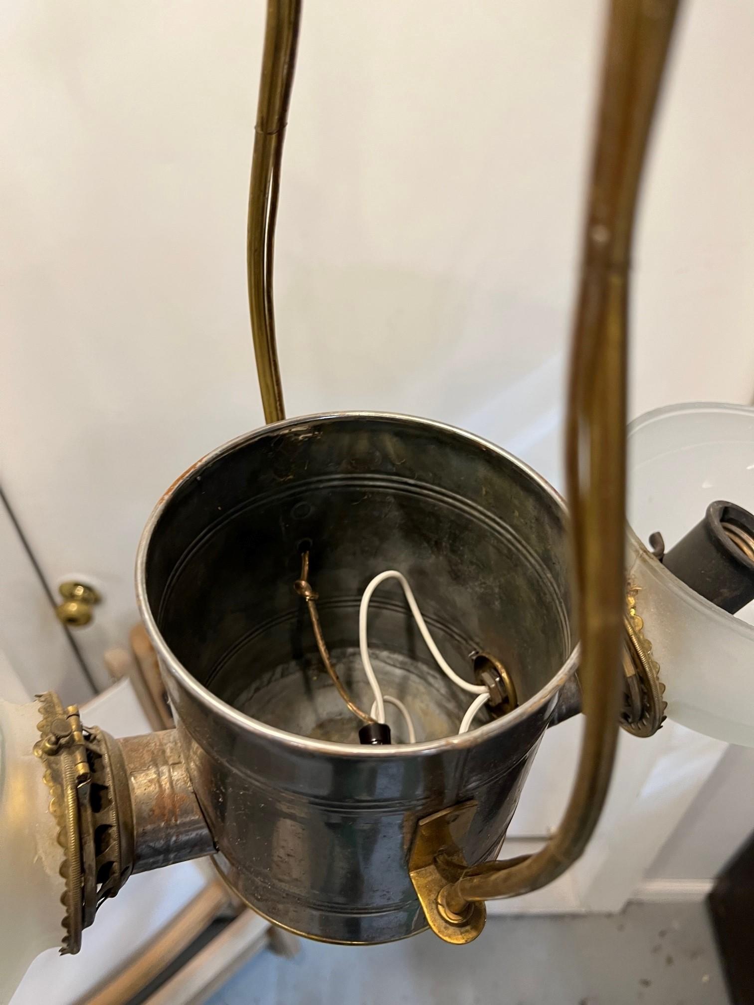 Angle Lamp Co. aus dem späten 19. Jahrhundert Electrified Kerosene 2-Licht-Hängelampe  im Angebot 13