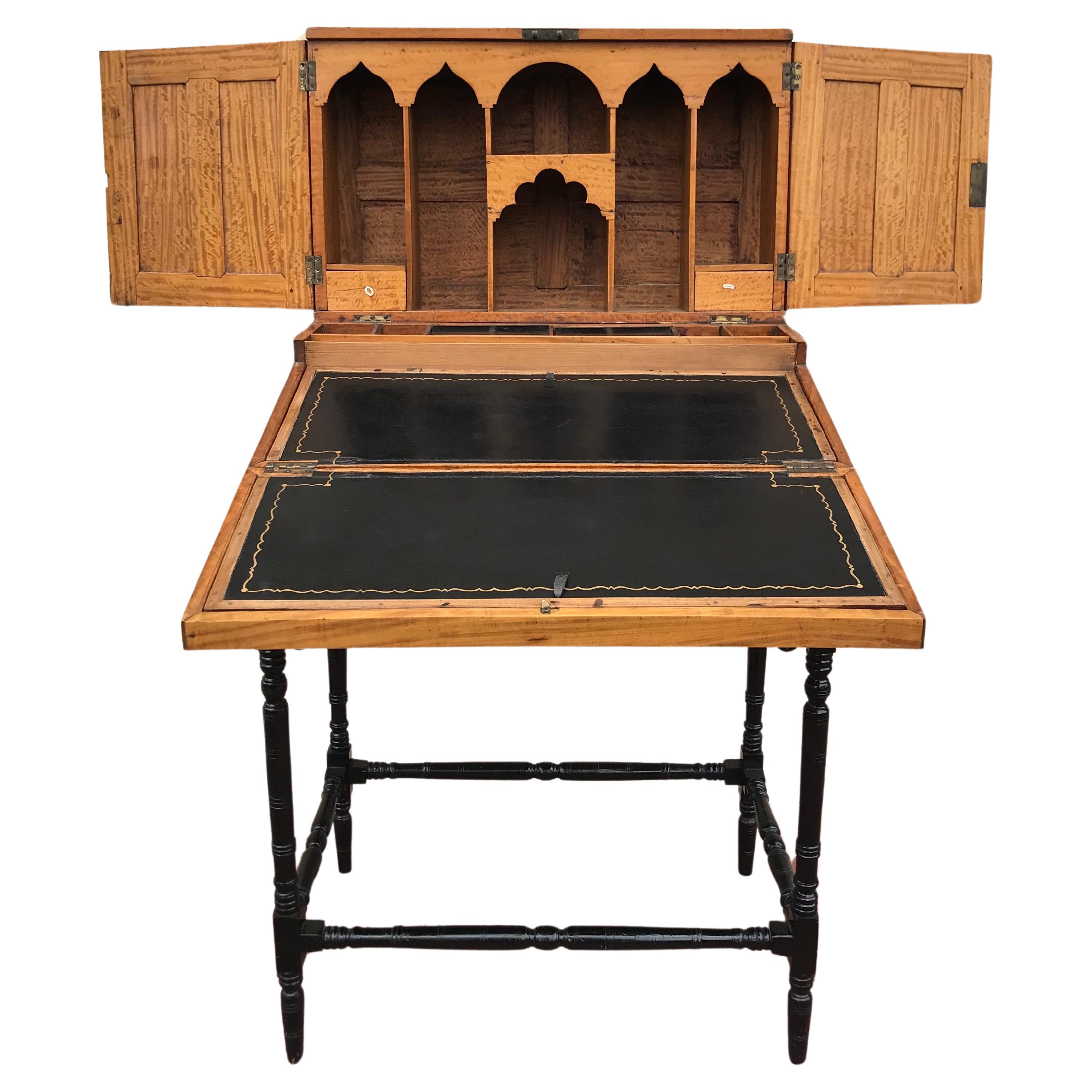 Anglo-indischer Schreibtisch des späten 19. Jahrhunderts auf Stand