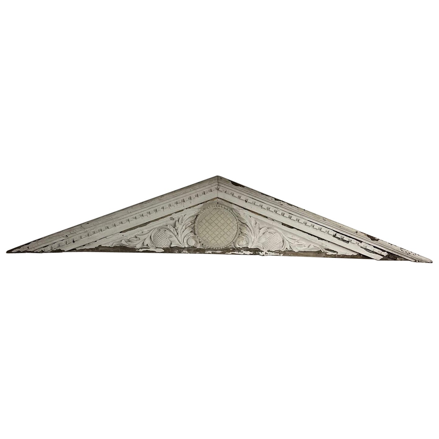 Antiguo frontón de puerta de madera tallada de finales del siglo XIX