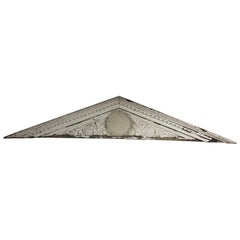 Antiguo frontón de puerta de madera tallada de finales del siglo XIX