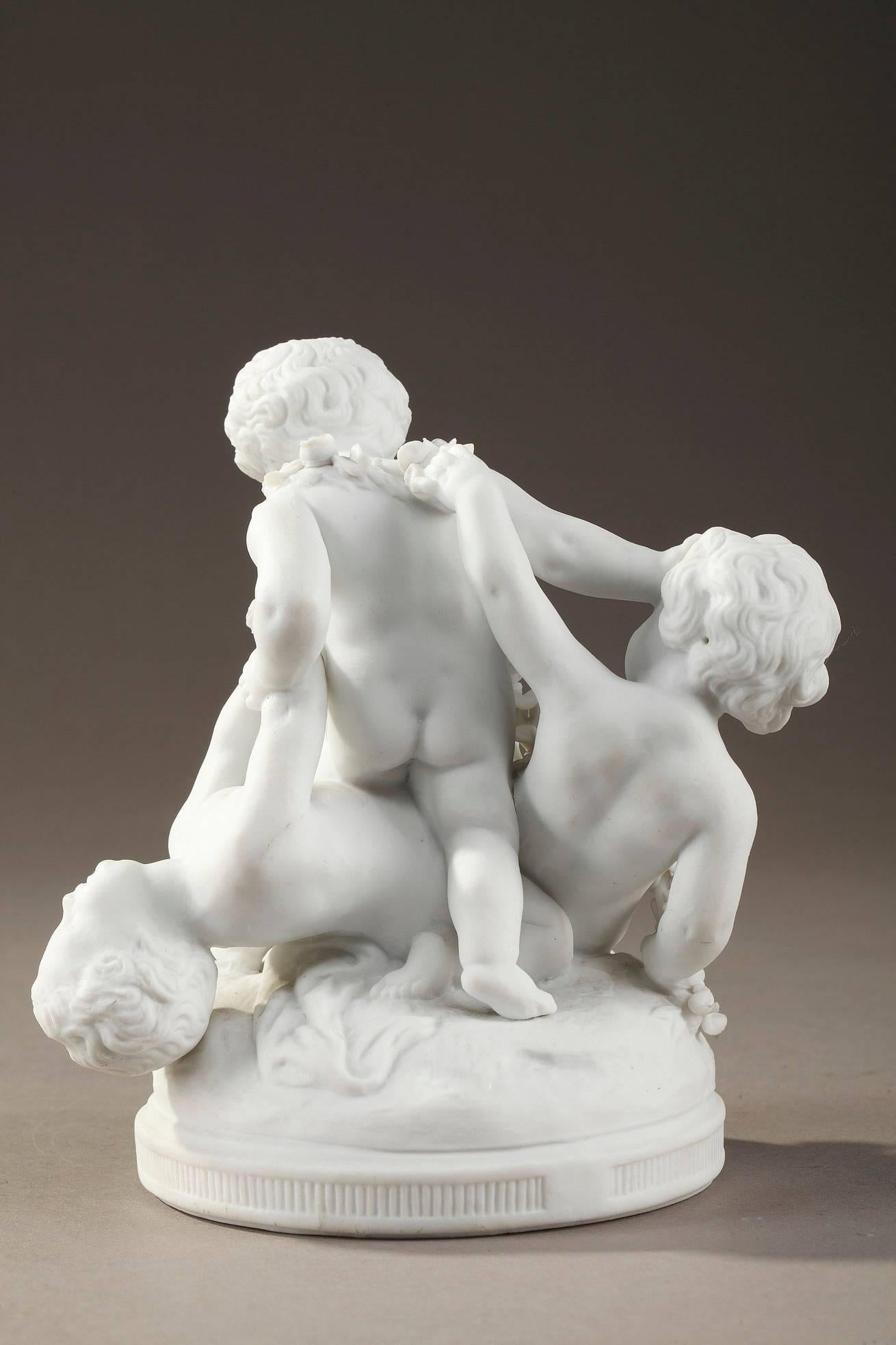 Français Putti de la fin du 19e siècle en porcelaine de Bisque antique dans le goût de Sèvres du 18e siècle