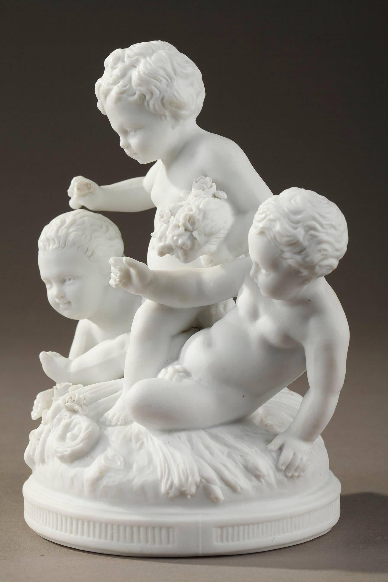 XIXe siècle Putti de la fin du 19e siècle en porcelaine de Bisque antique dans le goût de Sèvres du 18e siècle