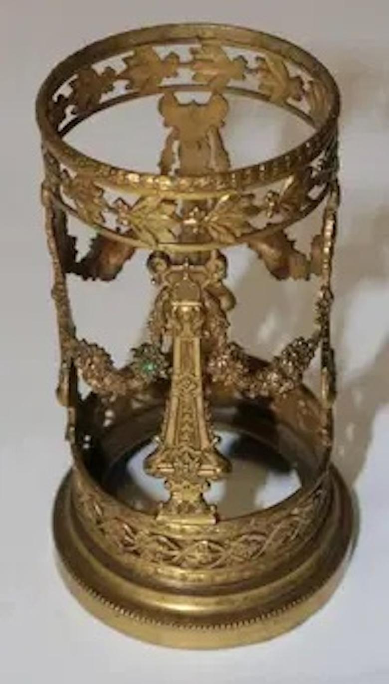 Vaso di cristallo antico di Boemia della fine del XIX secolo con cornice in bronzo dorato e ormeggiato in vendita 1