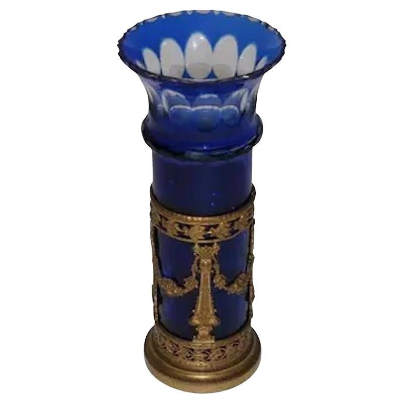 Vaso di cristallo antico di Boemia della fine del XIX secolo con cornice in bronzo dorato e ormeggiato in vendita