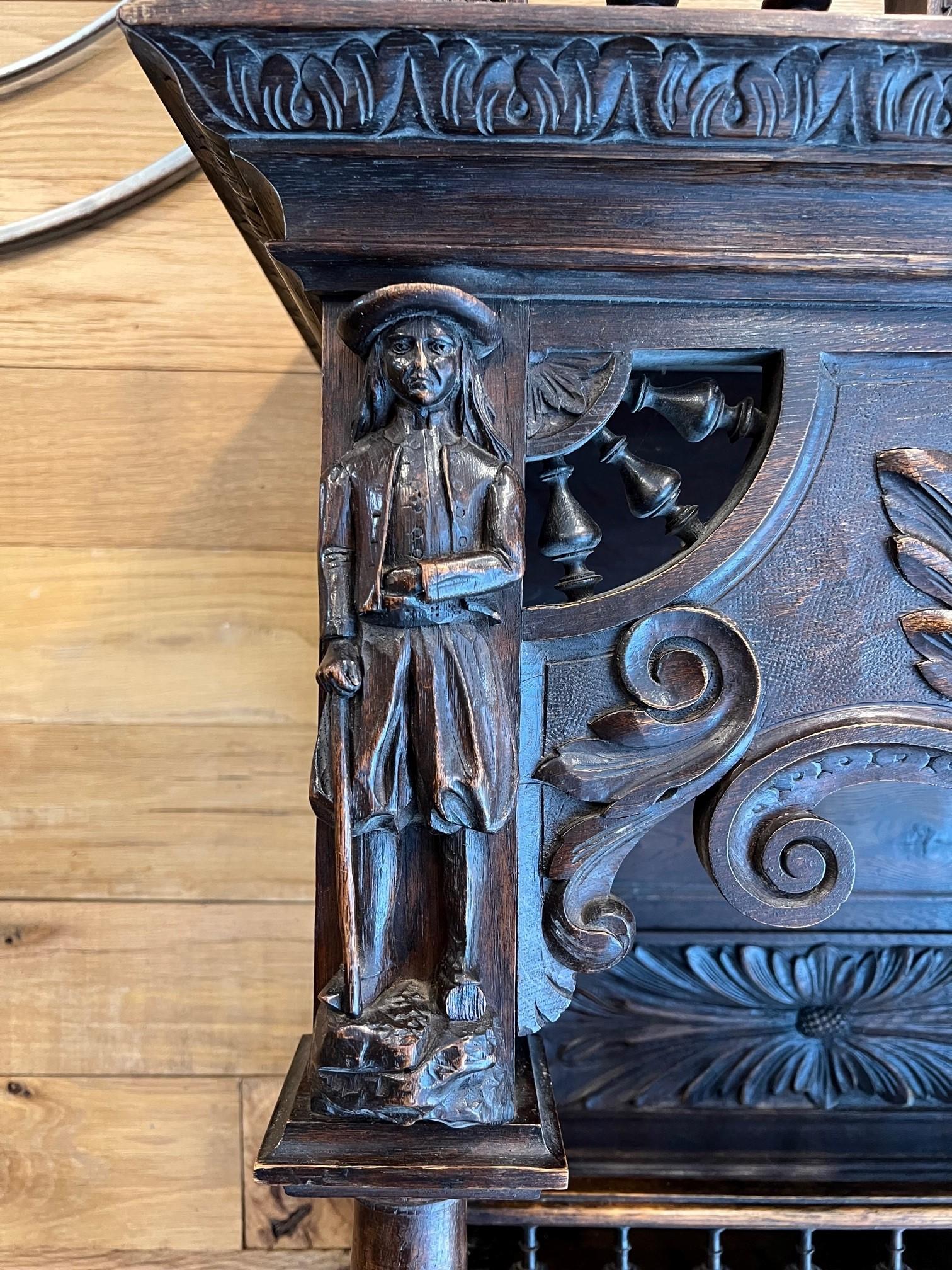 Antiker französischer Schrank aus geschnitztem Holz im Brittney-Stil des späten 19. Jahrhunderts, Hutch (Geschnitzt) im Angebot