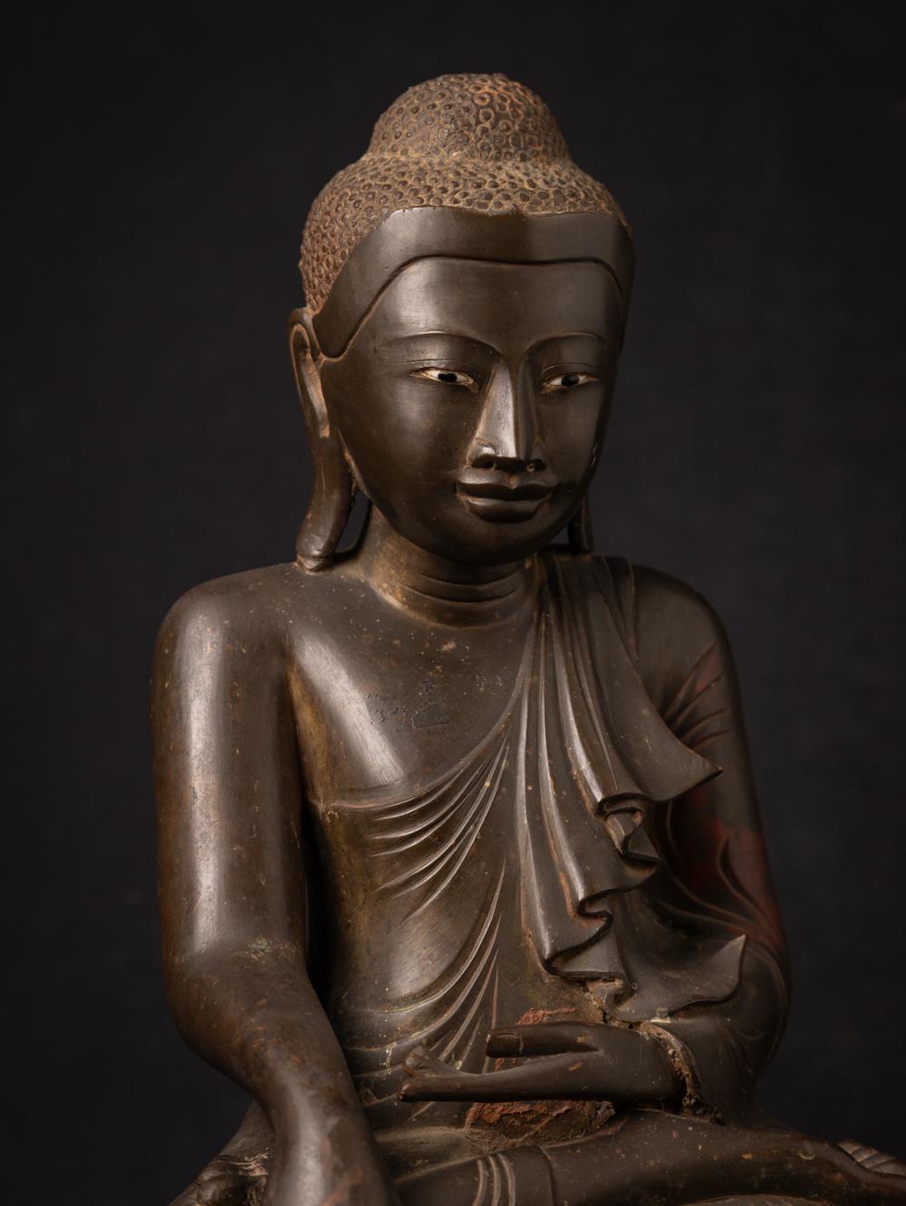 Late 19th century Antique bronze Burmese Mandalay Buddha from Burma 5
