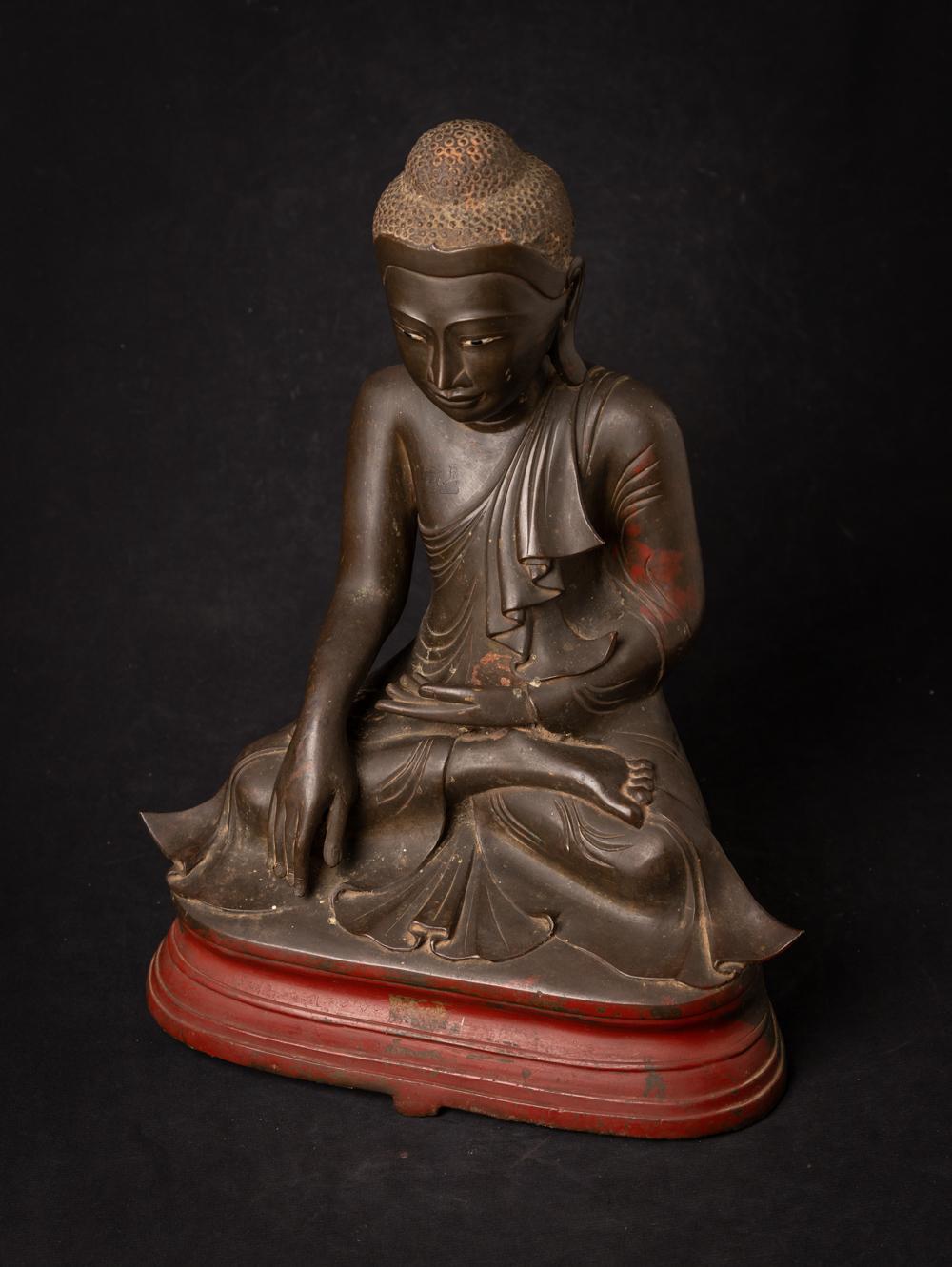 Late 19th century Antique bronze Burmese Mandalay Buddha from Burma 7