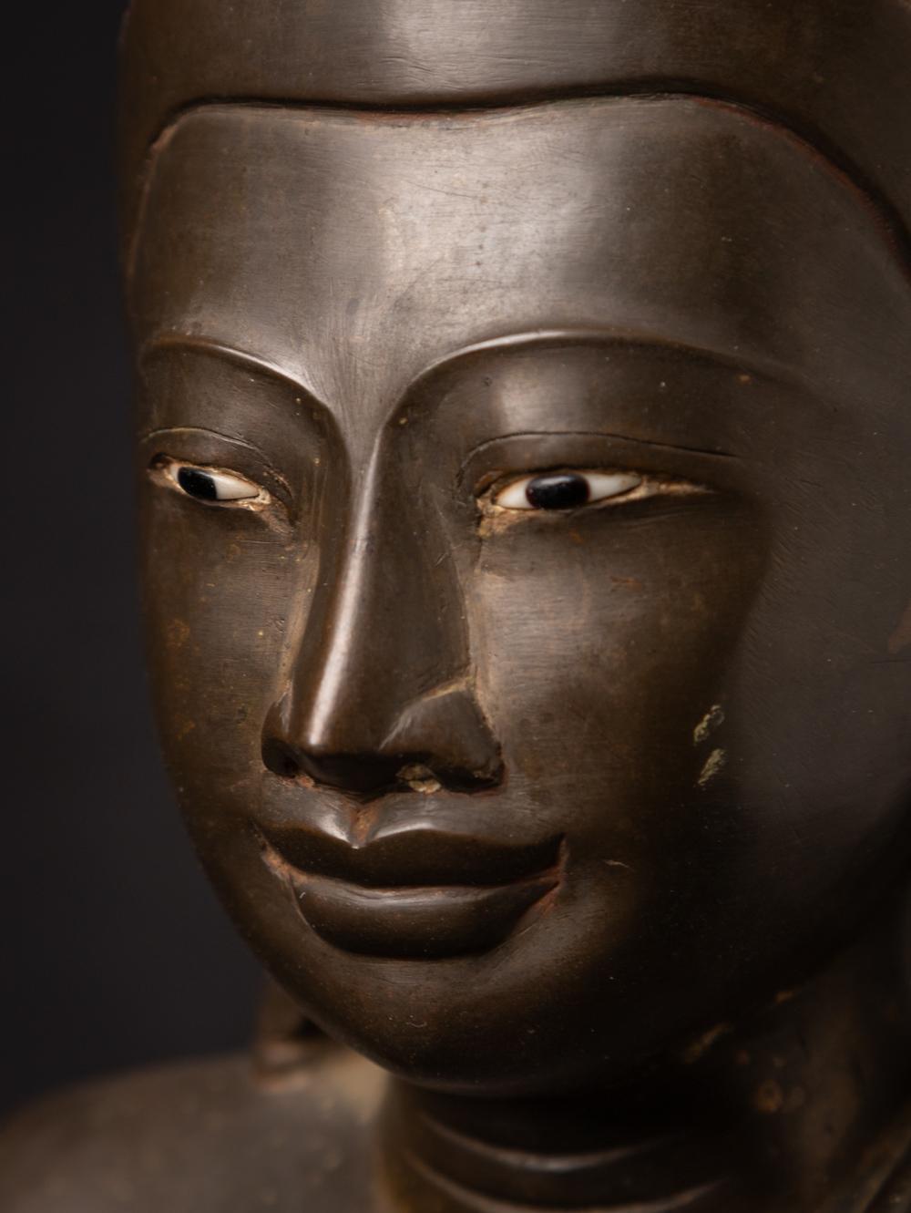 Late 19th century Antique bronze Burmese Mandalay Buddha from Burma 9